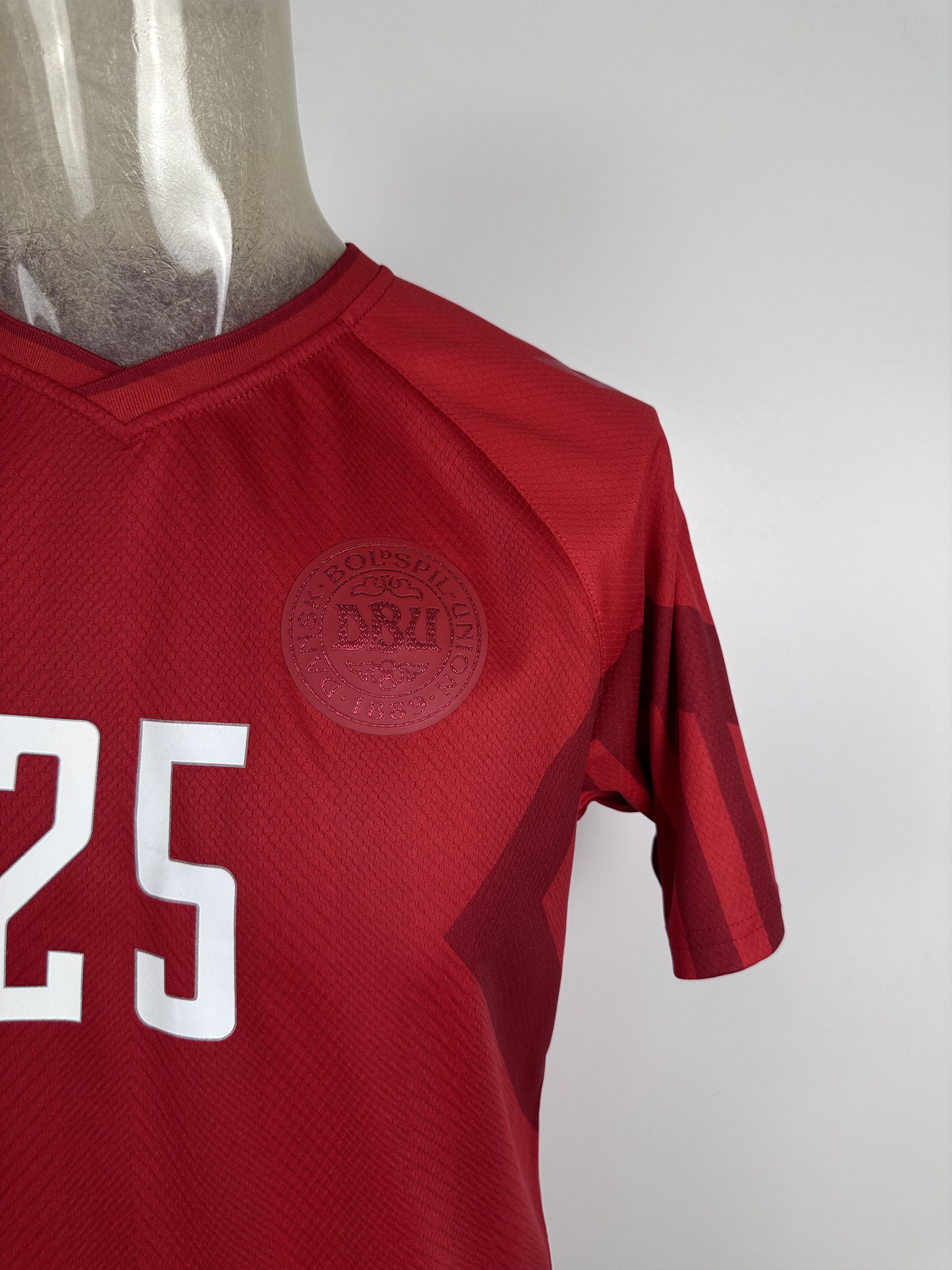 Hummel DENMARK 2022 2023 FOOTBALL SHIRT SOCCER JERSEY #25 LINDSTROM Size US S / EU 44-46 / 1 - 5 Thumbnail