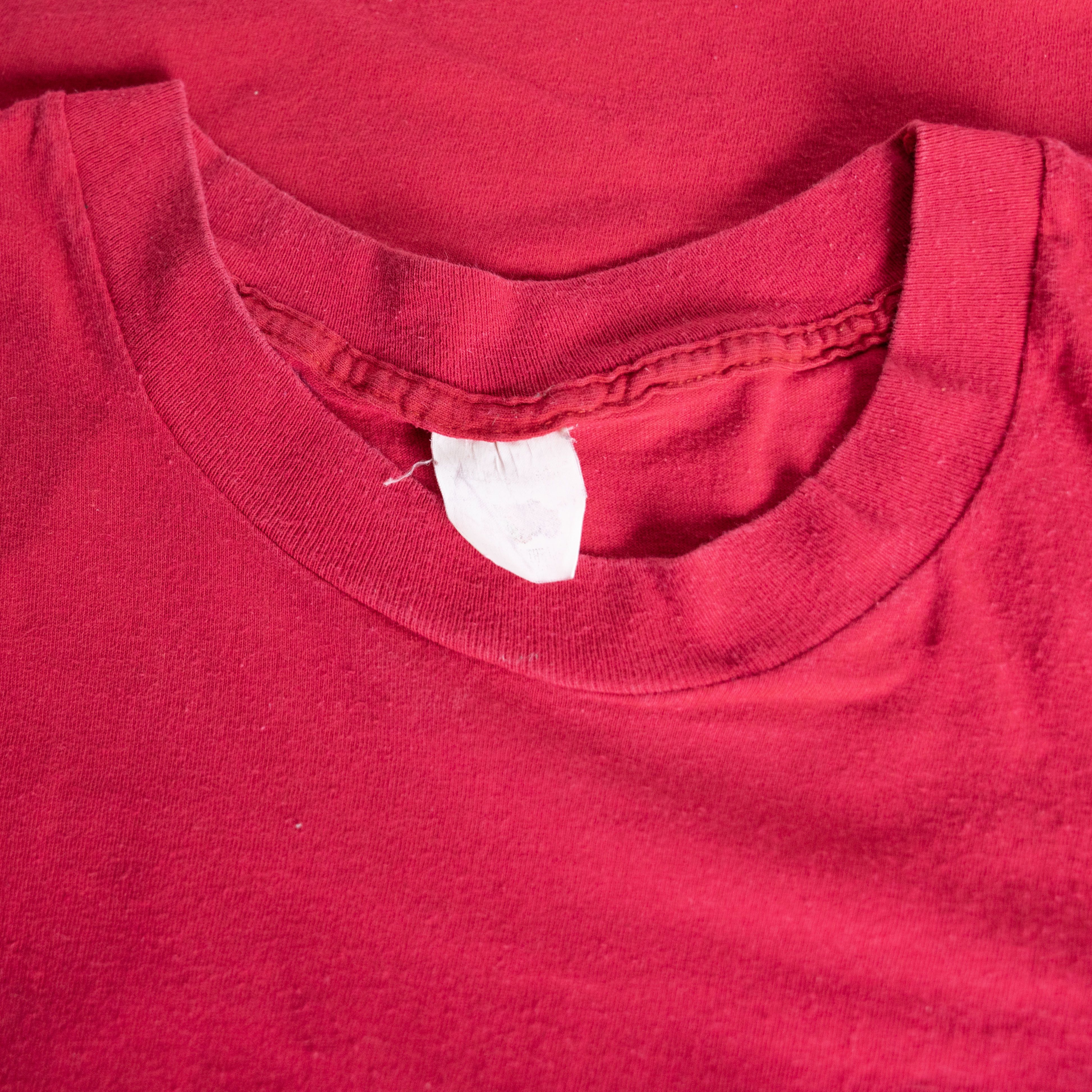 Vintage Vintage 1980's Red Stencil 17 Pocket Tee Shirt Size US L / EU 52-54 / 3 - 3 Thumbnail