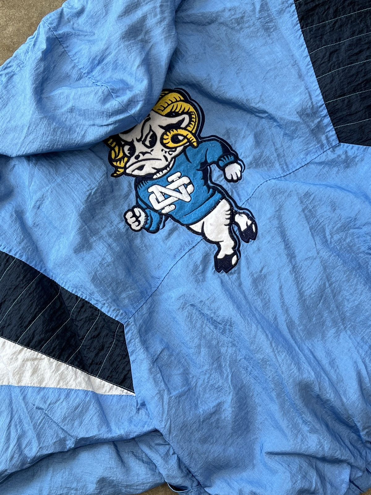 NCAA 90s Starter UNC Tar Heels Windbreaker Hooded Pullover Size US M / EU 48-50 / 2 - 1 Thumbnail