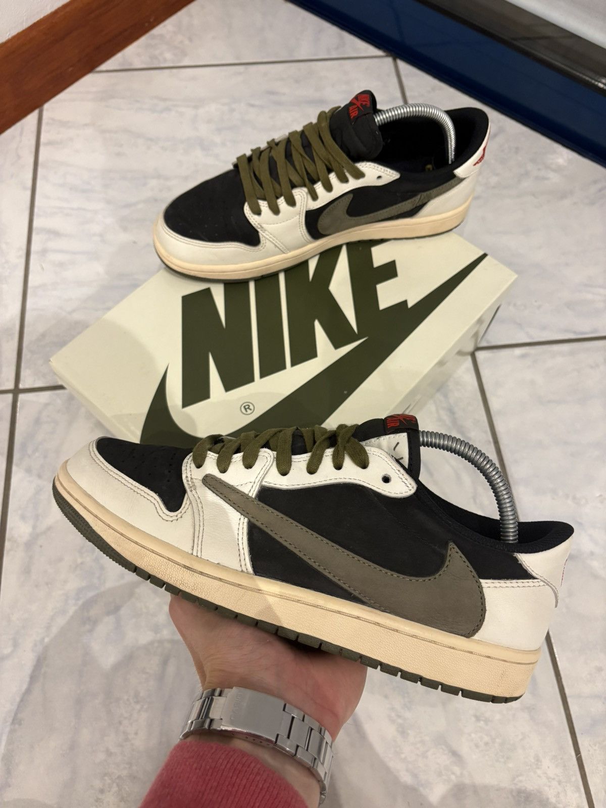 Nike × Travis Scott Nike air Jordan 1 Travis Scott olive noir crème taille 41 Size US 10 / IT 40 - 1 Thumbnail