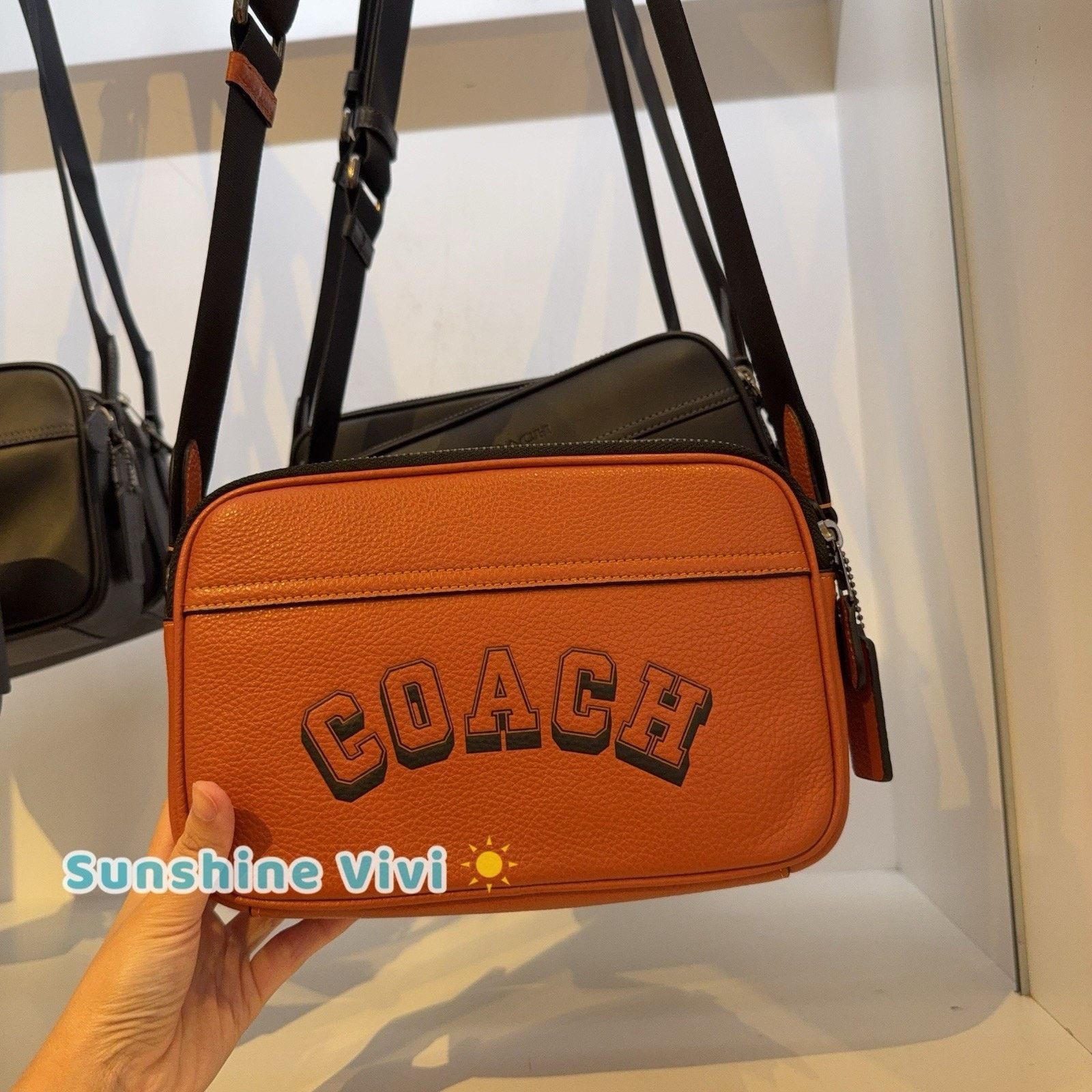 Coach NWT COACH CAJ64 Graham Bag Crossbody Leather Toffee/Black Size ONE SIZE - 1 Thumbnail