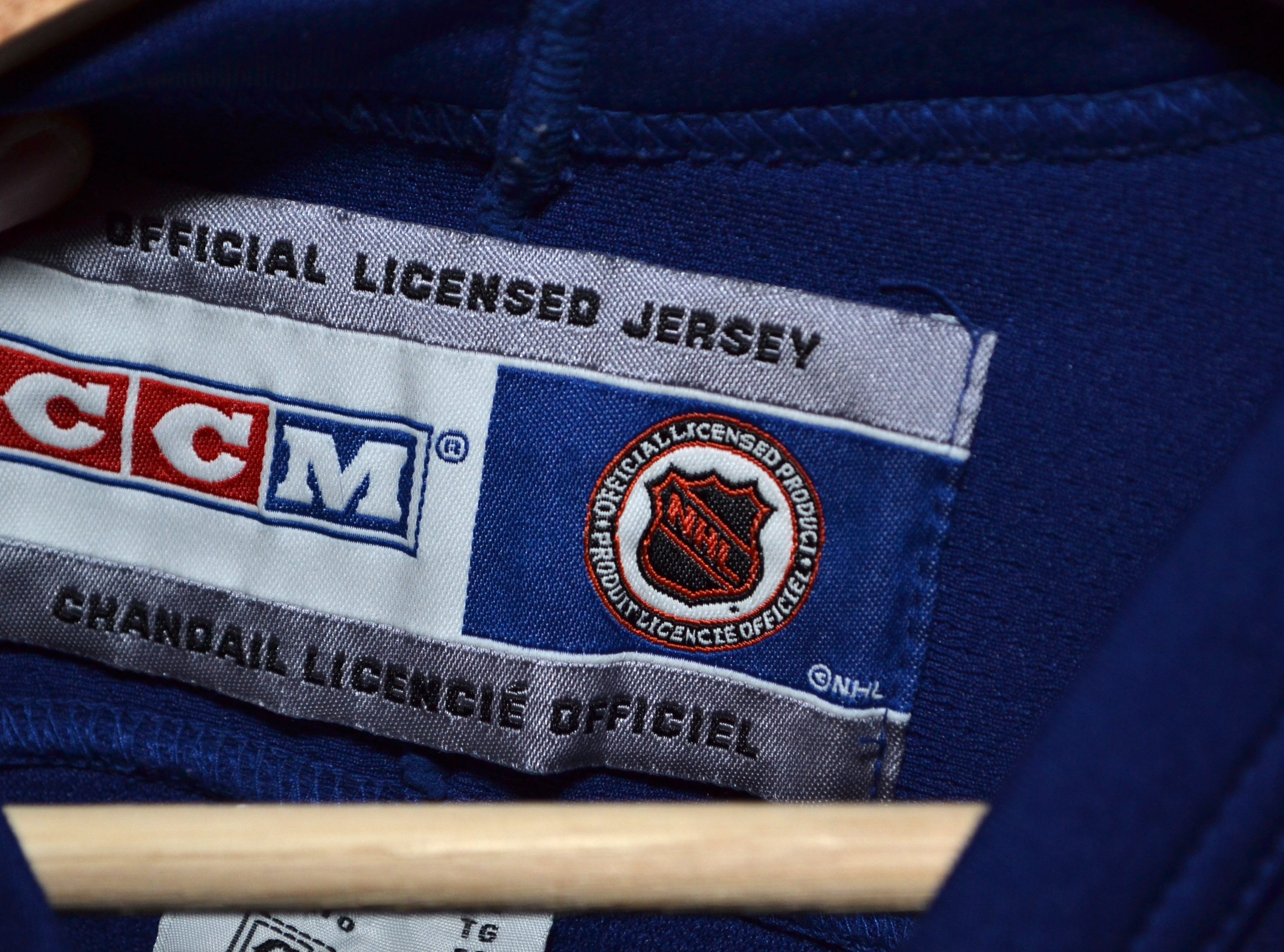 Ccm Toronto Maple Leafs 1990s NHL CCM Air-Knit Jersey Vintage XL Size US XL / EU 56 / 4 - 6 Thumbnail