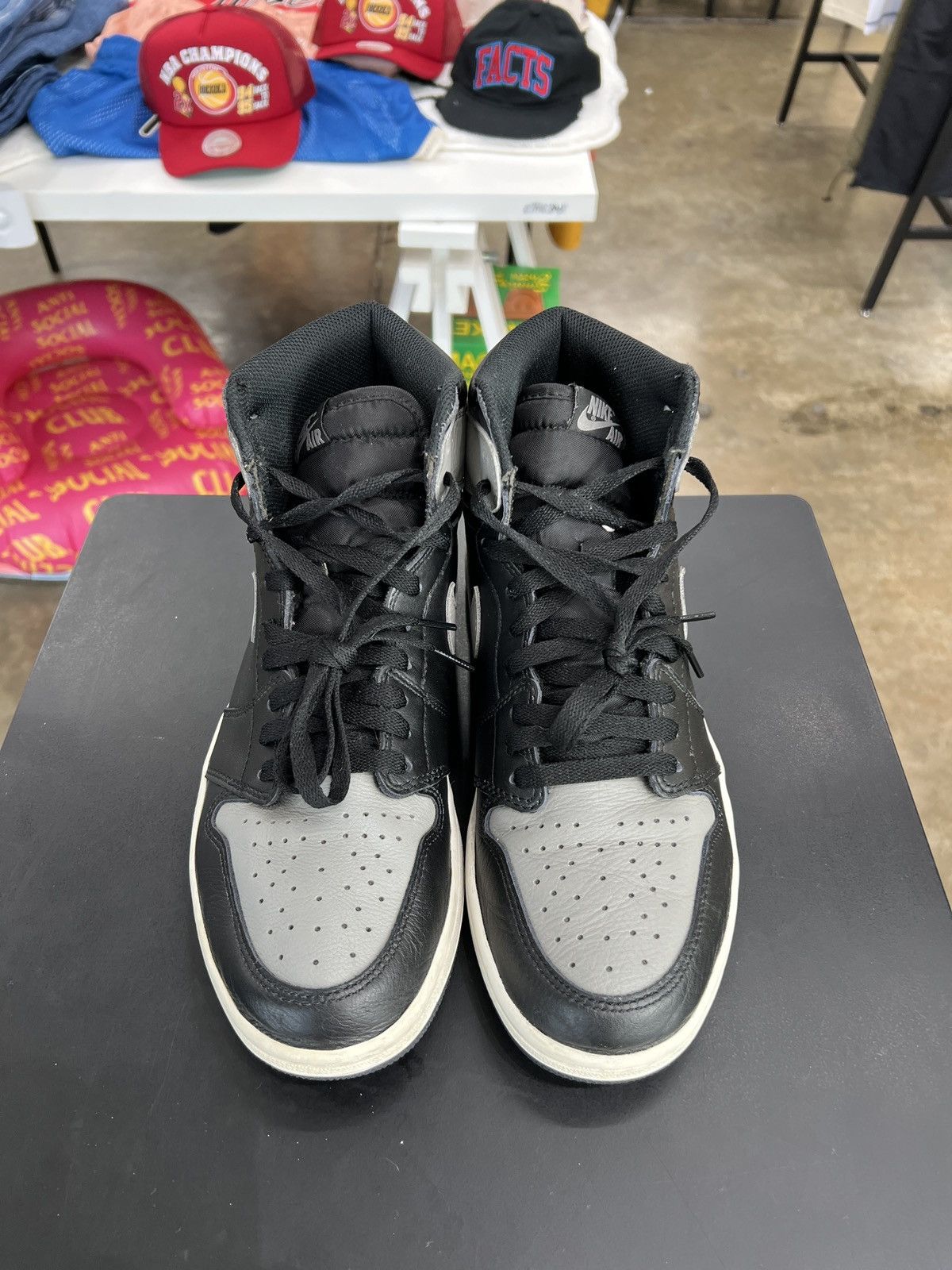 Jordan Brand × Nike Air Jordan 1 Shadow Sz. 10.5 (2018) Size US 10.5 / EU 43-44 - 2 Thumbnail