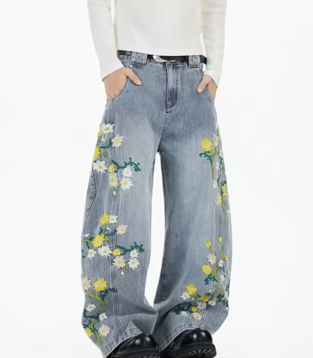 Jean Washed gradient men's floral embroidered curved blade jeans Size US 27 - 3 Thumbnail