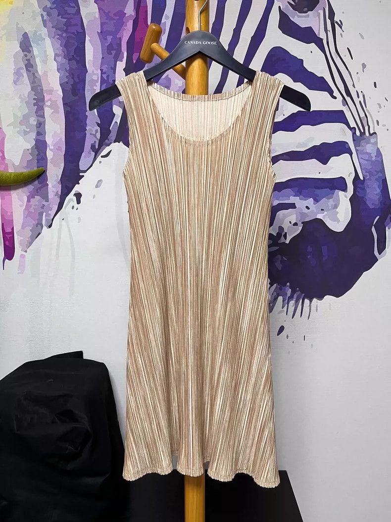 Issey Miyake Issey Miyake size:3 Yellow pleated sleeveless dress Size S / US 4 / IT 40 - 1 Thumbnail