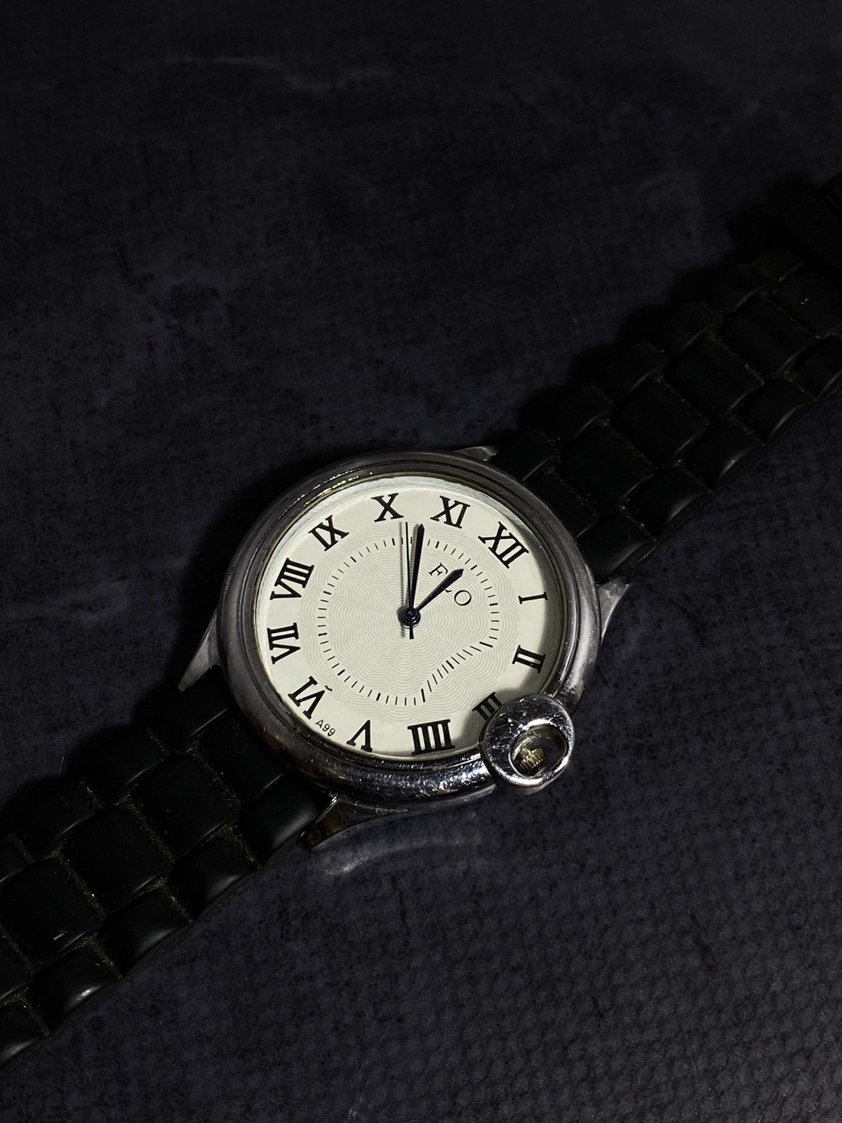 Vintage Classic Wristwatch with Roman Numerals, Japanese Brand Size ONE SIZE - 8 Thumbnail