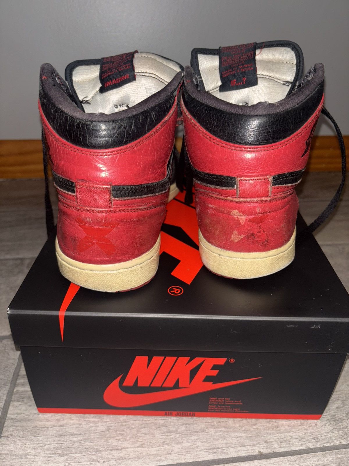 Jordan Brand 2011 Air Jordan 1 Retro High Banned Size US 10.5 / EU 43-44 - 4 Thumbnail