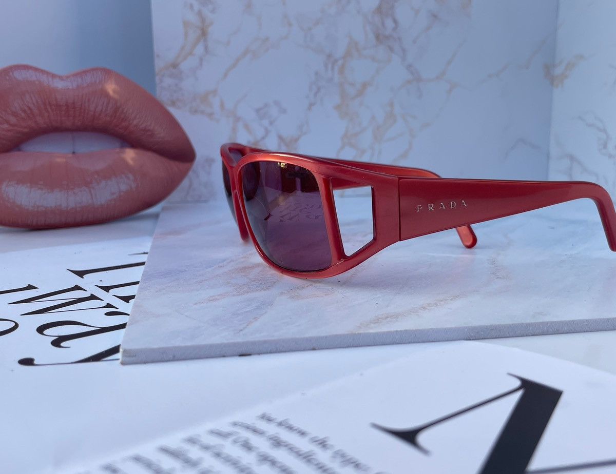 Prada Prada vintage red sunglasses SPR01F Size ONE SIZE - 10 Thumbnail