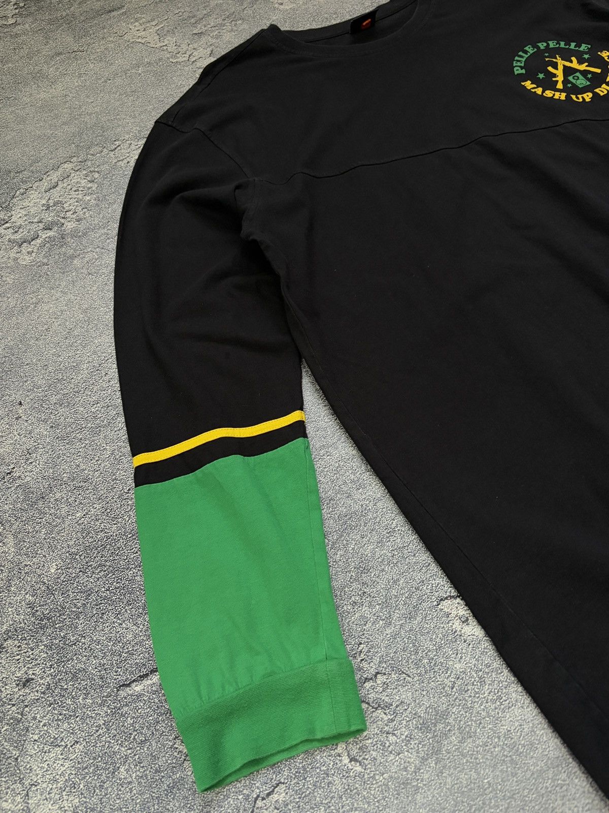 Pelle Pelle Vintage Pelle Pelle AK-47 Graphic Long Sleeve Tee 3XL Size US XXL / EU 58 / 5 - 14 Thumbnail