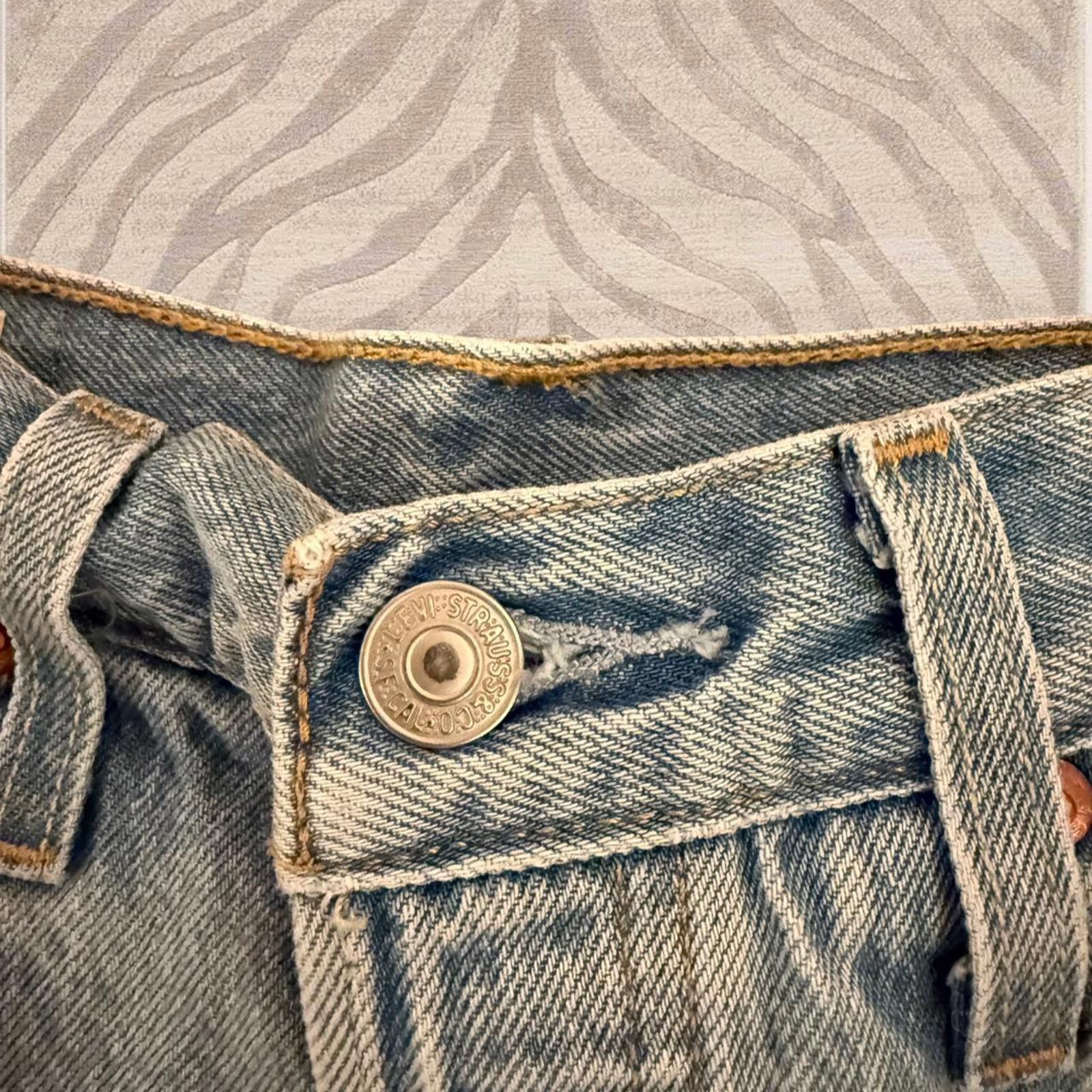 Levi's Classic Levi denim shorts! Size 42" / US 20 - 4 Thumbnail