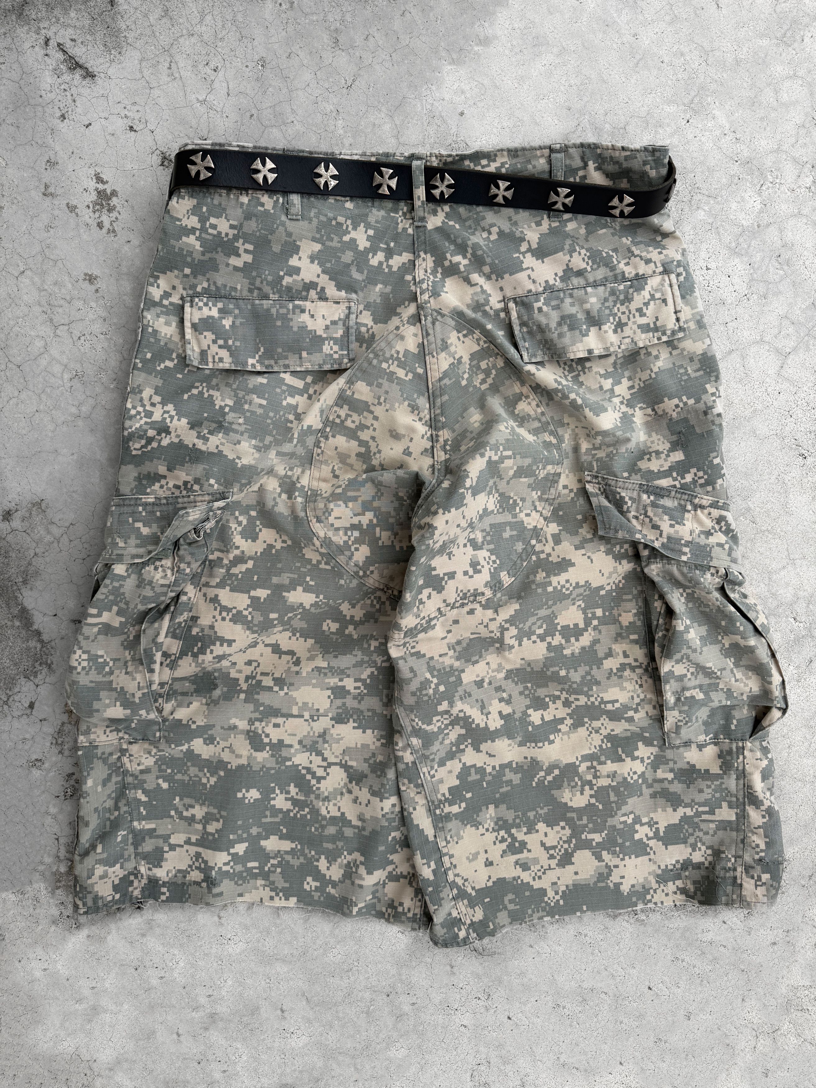 Vintage Vintage PIXELCAMO Cargo Shorts Size US 34 / EU 50 - 13 Thumbnail