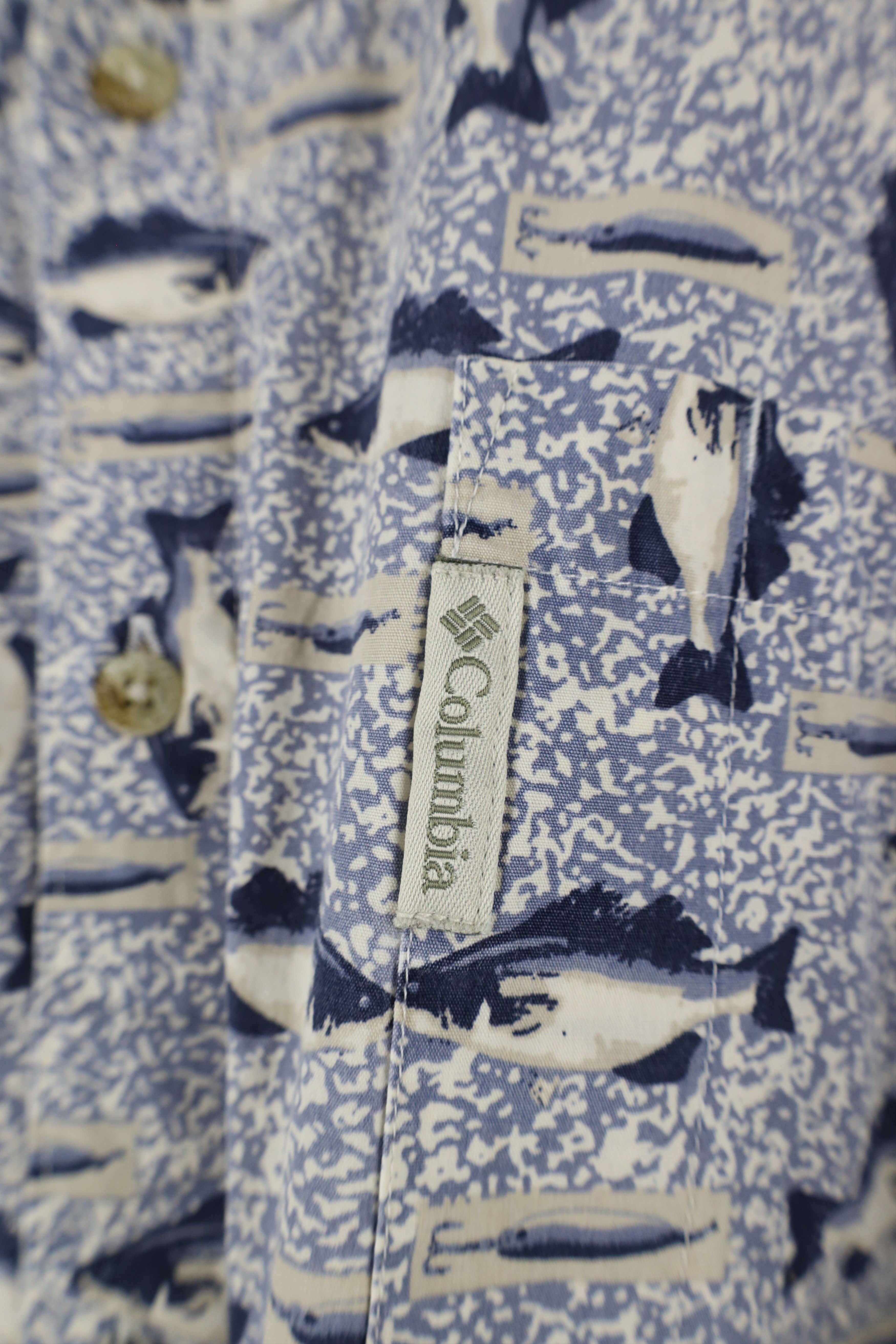 Columbia × Vintage Vintage 90s Columbia Over Print Collared Button Down Shirt Size US XL / EU 56 / 4 - 4 Thumbnail