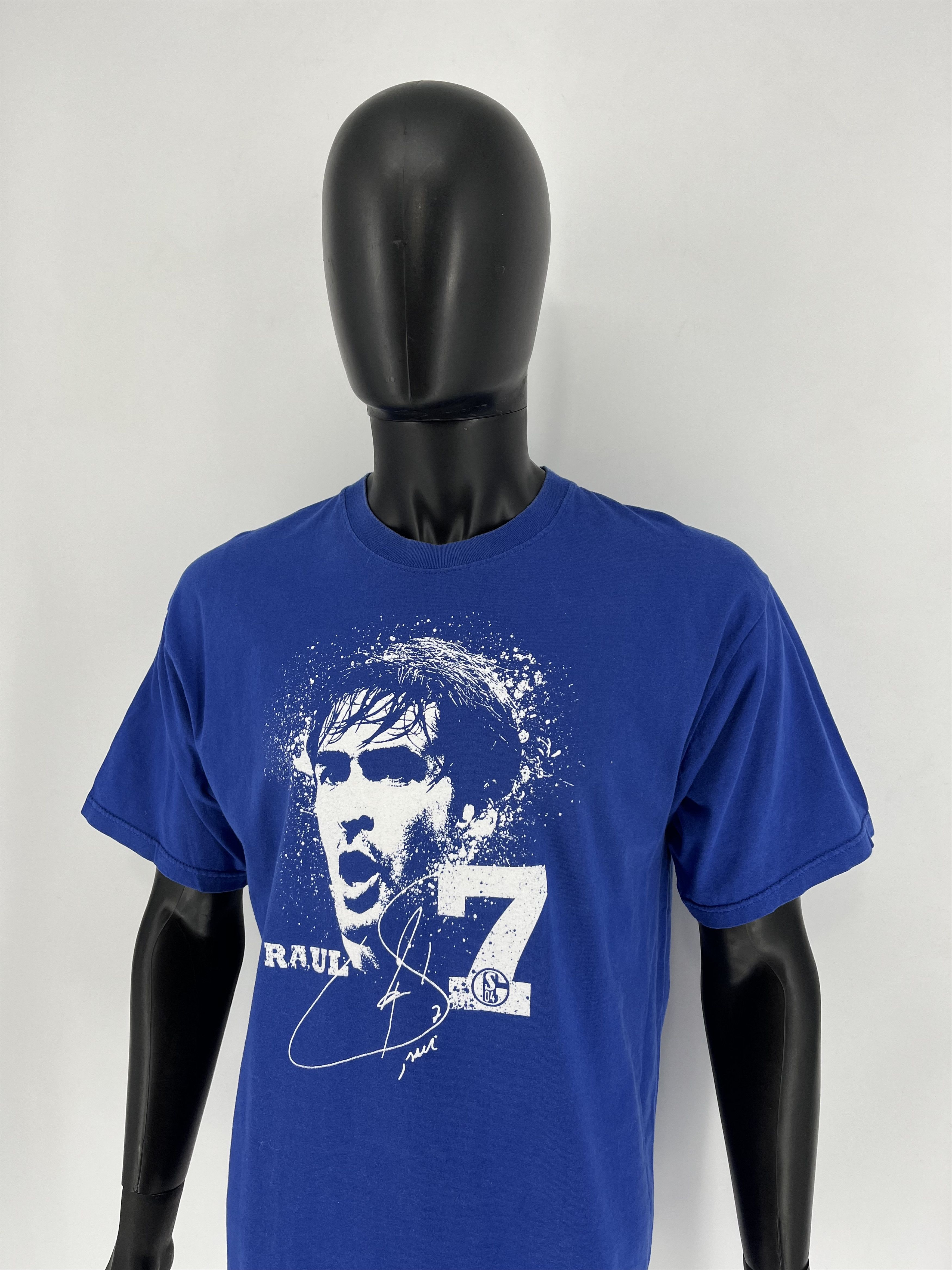 Vintage Vintage 2010 Raul Gonzalez Shalke 04 Players Bootleg Tshirt Size US L / EU 52-54 / 3 - 4 Thumbnail