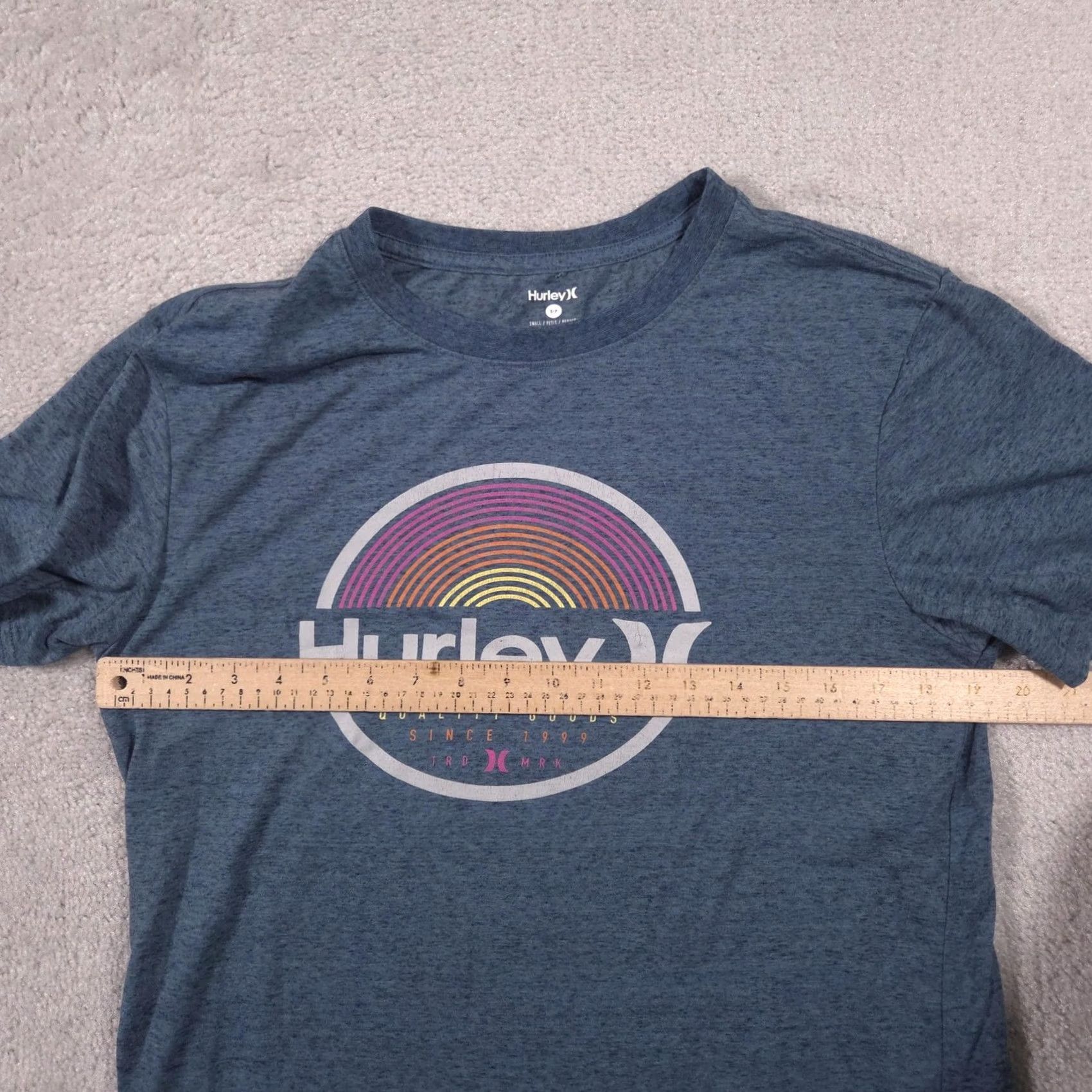 Hurley VINTAGE Hurley Shirt Mens Small Blue Circle Logo Graphic Tee Surf Retro Rainbow Tagless Tee Size US S / EU 44-46 / 1 - 7 Thumbnail