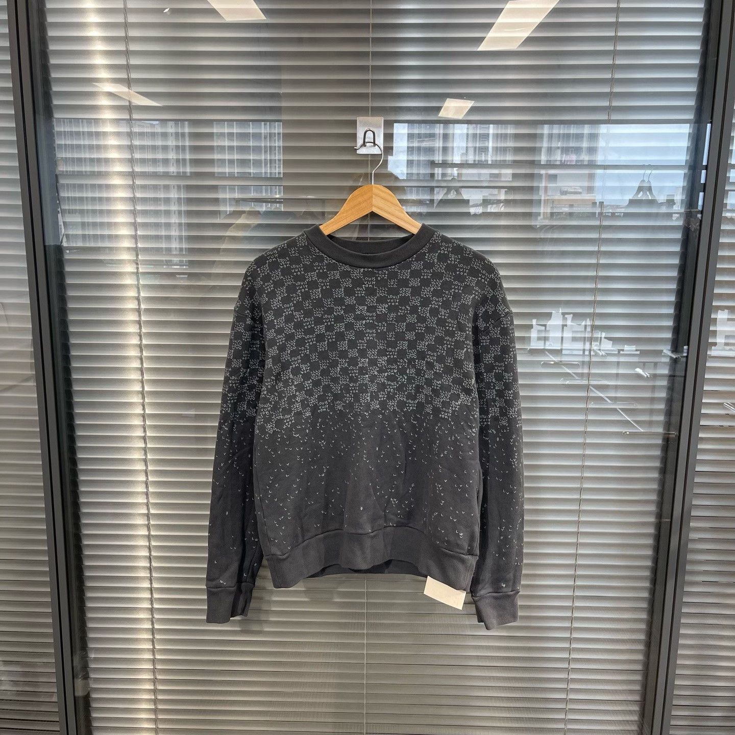 Louis Vuitton Louis Vuitton Damier Gradient Sweatshirt Size S Size US S / EU 44-46 / 1 - 1 Thumbnail