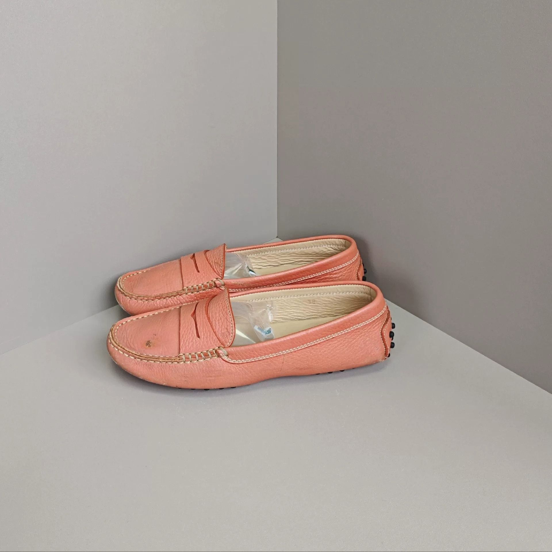 Tod's Tod's Lowtop Sneakers us_8 Women Size US 8 / IT 38 - 1 Thumbnail