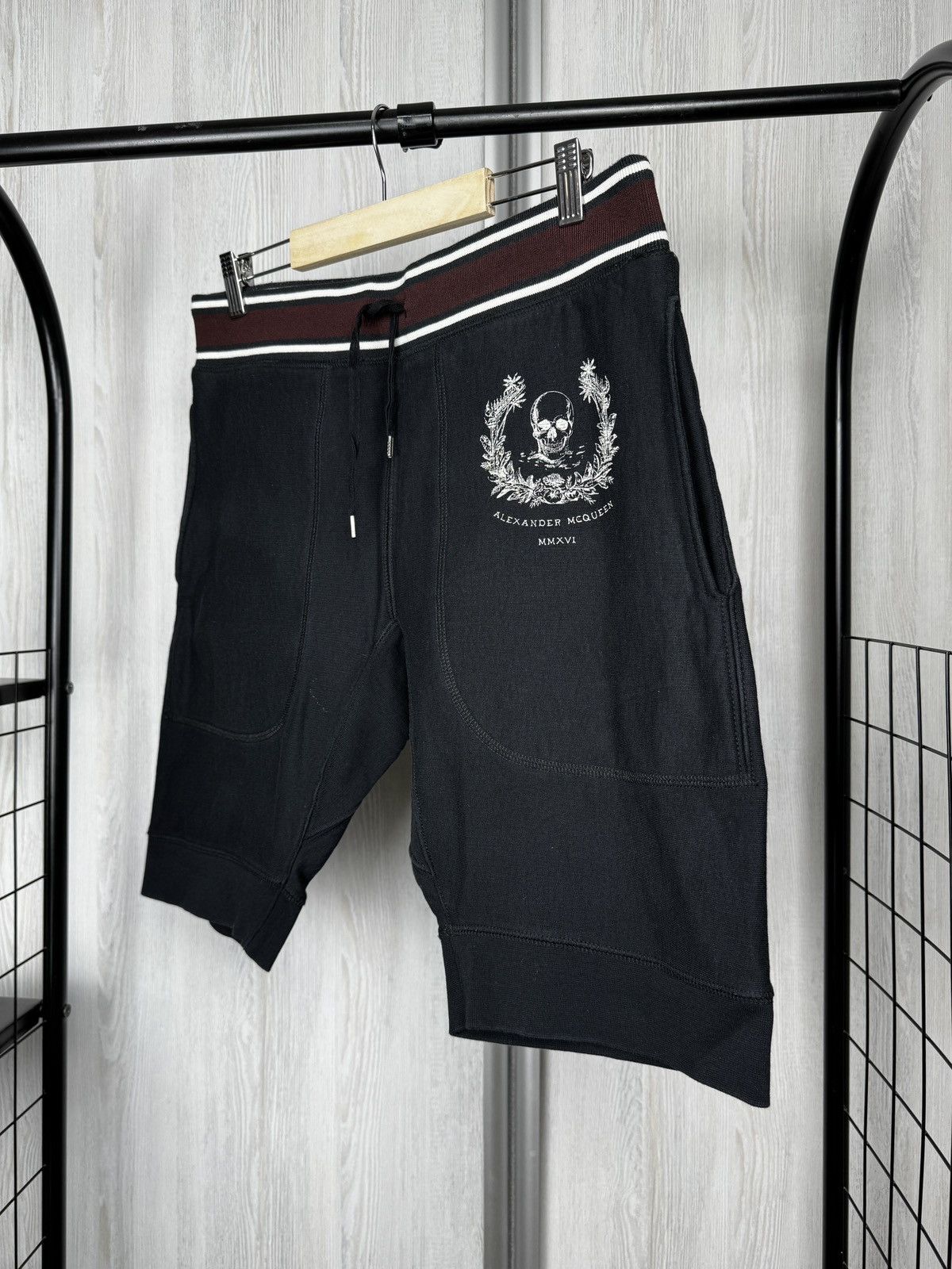 Alexander McQueen Alexander McQueen MMXVI Skull black sweat shorts Italy M Size US 32 / EU 48 - 4 Thumbnail