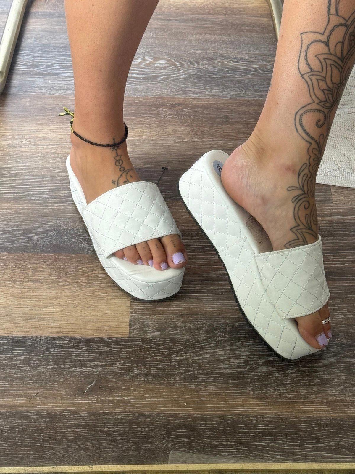 Designer White Sandals Size US 9 / IT 39 - 5 Thumbnail
