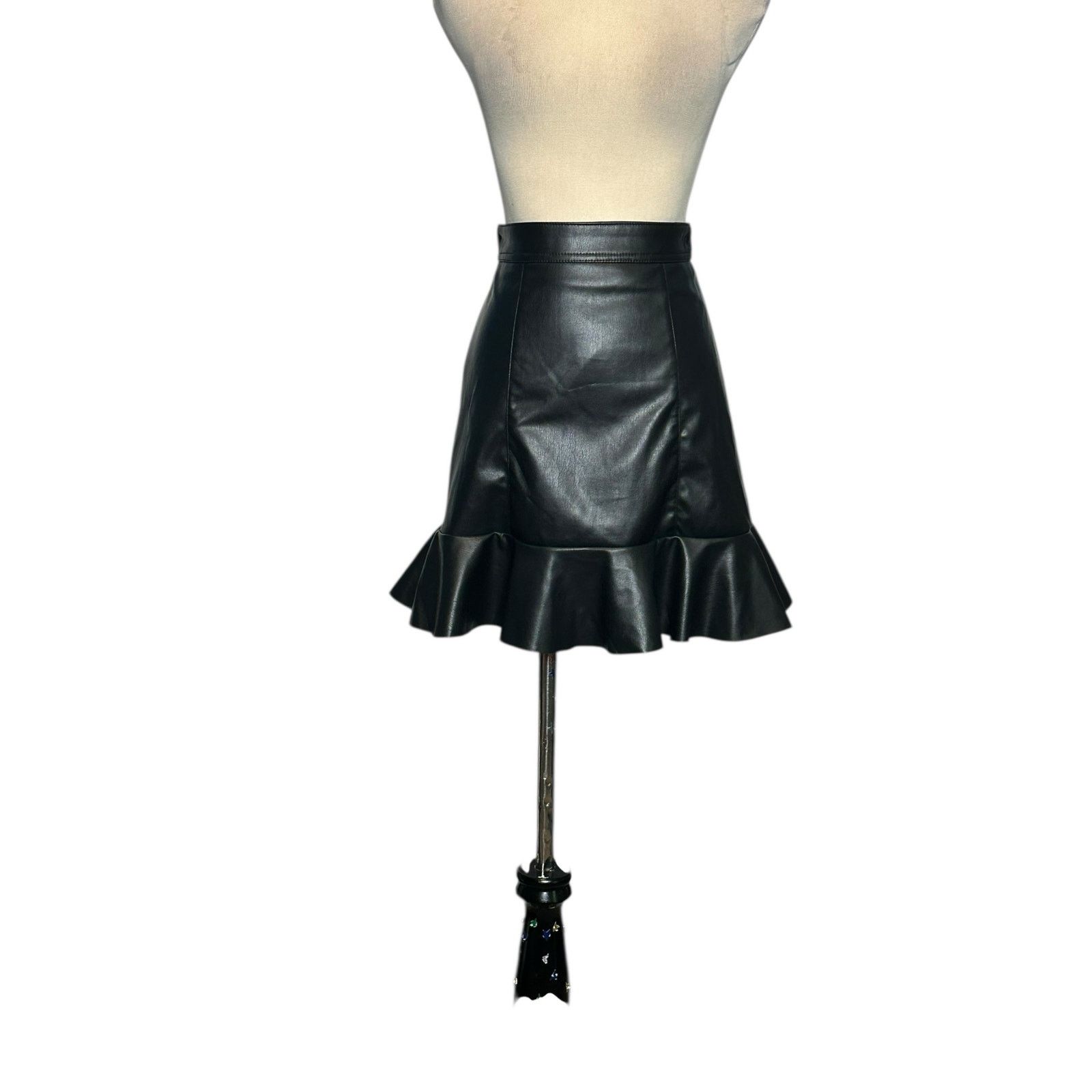 H&M H&M black vegan leather mini skirt size 0 Size 25" / US 0 / IT 36 - 10 Thumbnail