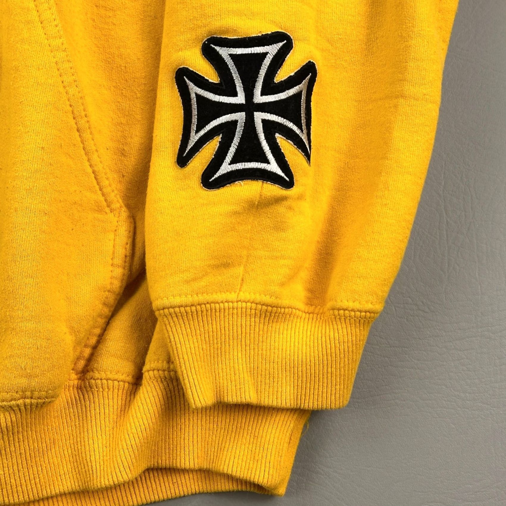 Gildan Vintage Biker Hoodie Mens XL Yellow 2004 Sturgis Iron Cross Patches Pullover Y2K Gildan Size US XL / EU 56 / 4 - 5 Thumbnail