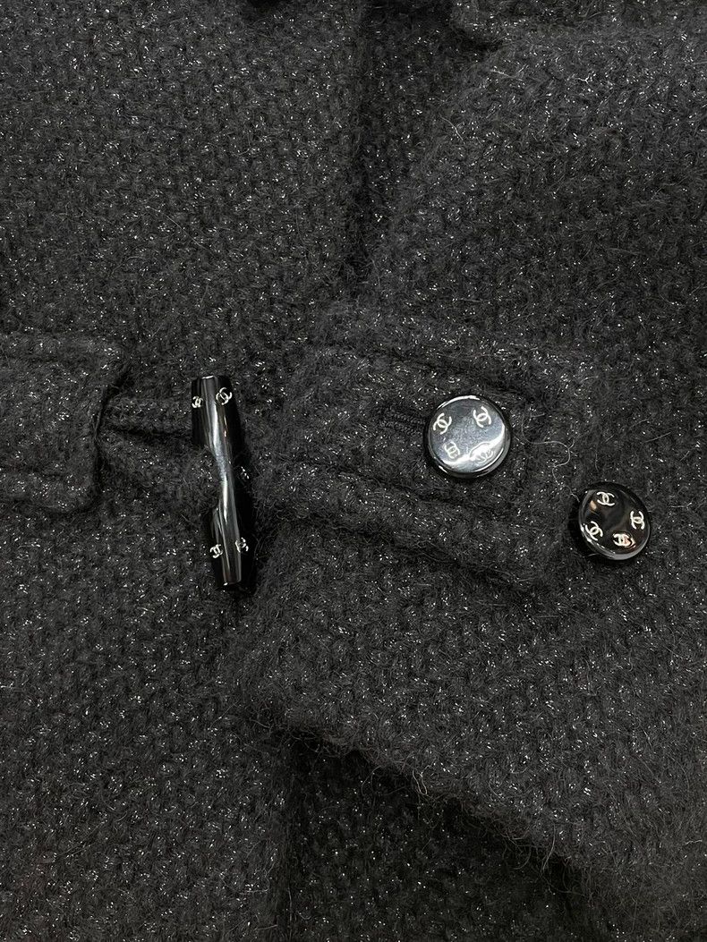 Chanel Chanel Black ox horn buckle hooded college tweed coat Size XXS / US 00 / IT 34 - 2 Thumbnail