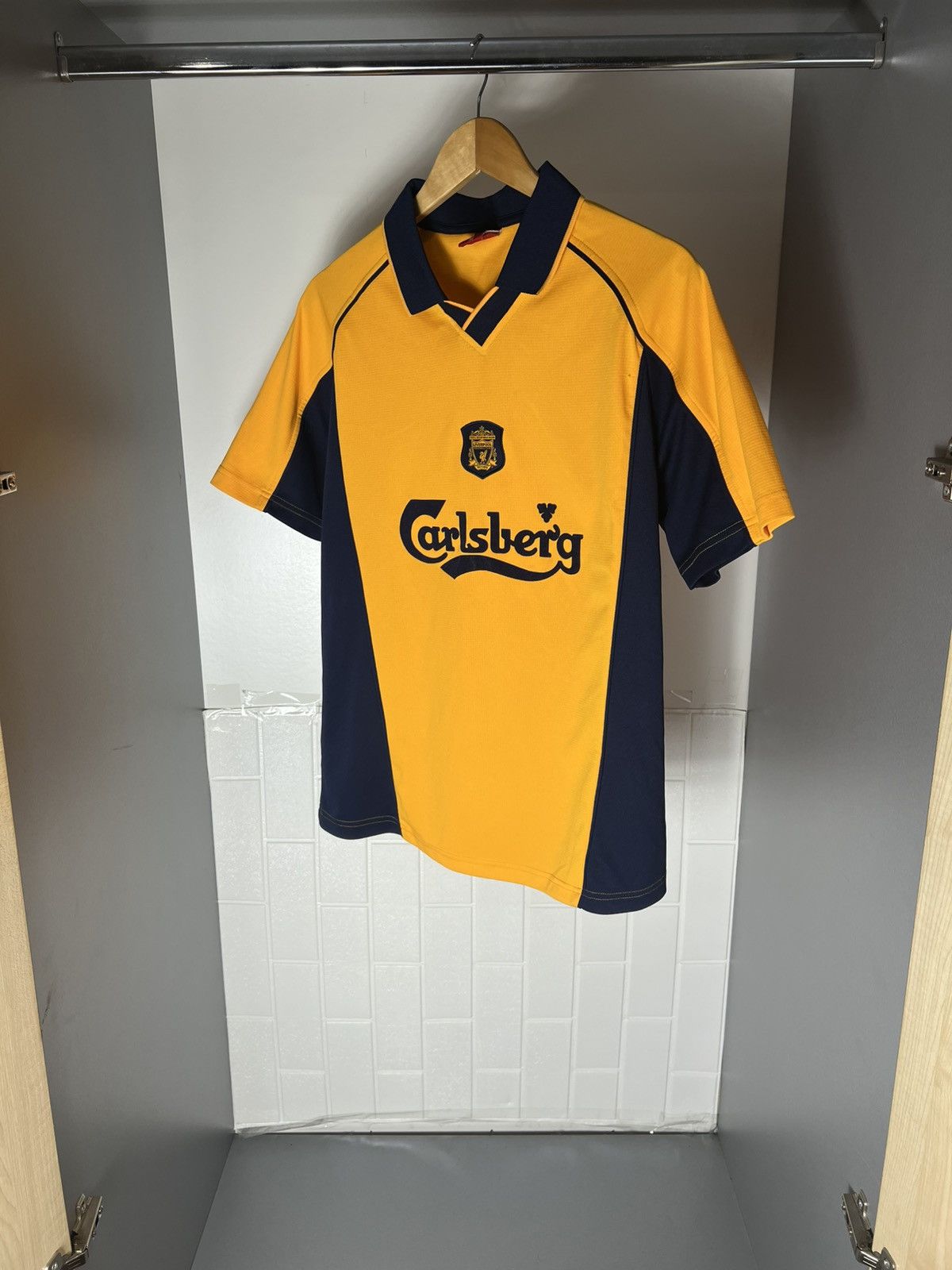 Vintage VERY RARE FC LIVERPOOL ENGLAND RETRO SOCCER JERSEY Y2K 90s Size US M / EU 48-50 / 2 - 13 Thumbnail
