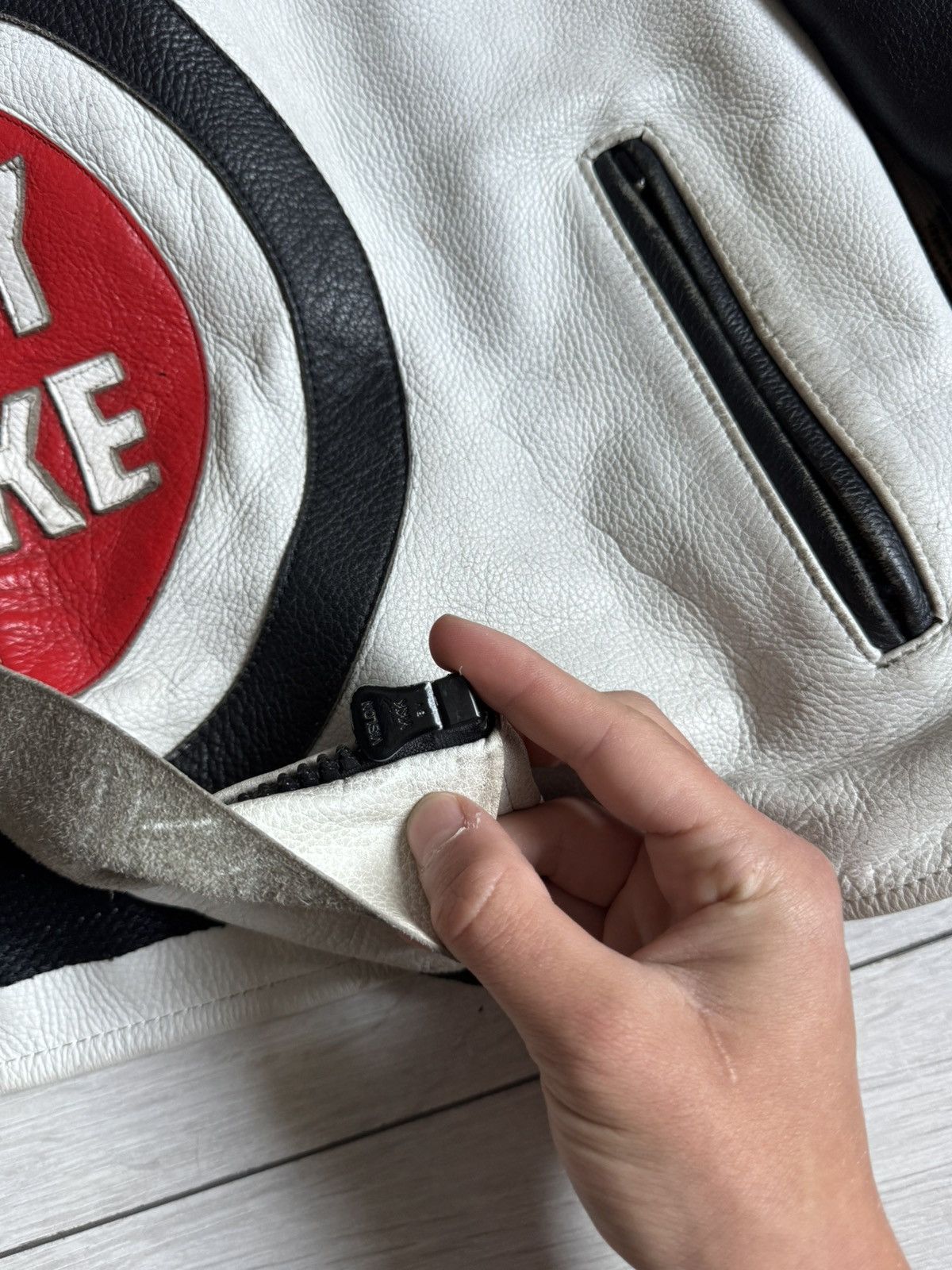 Vintage Vintage 90’s Lucky Strike Big Logo Racing Leather Jacket Size US L / EU 52-54 / 3 - 21 Thumbnail