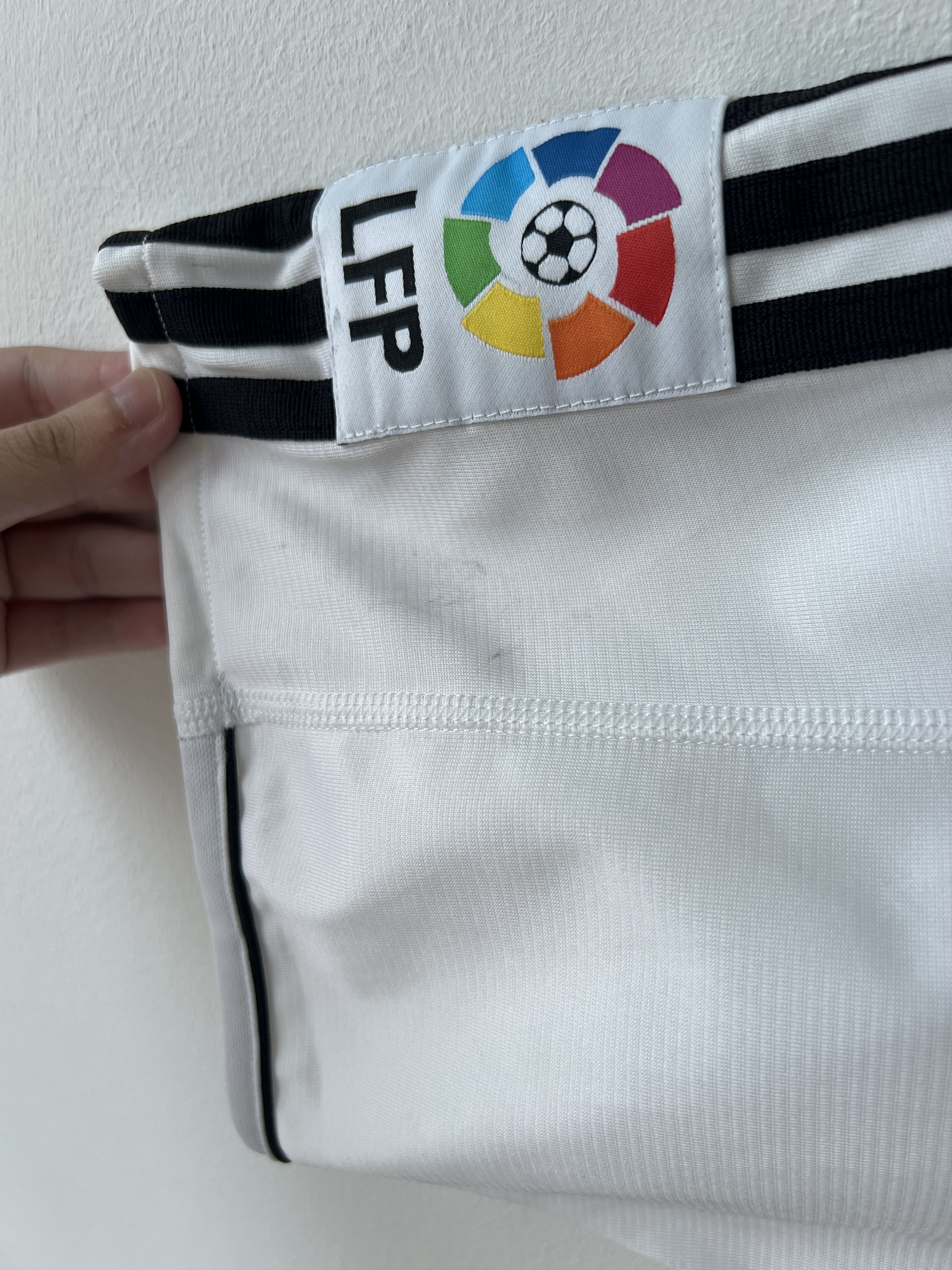 Adidas (XL) Real Madrid 2003-04 Home Kit Beckham #23 Size US XL / EU 56 / 4 - 5 Thumbnail