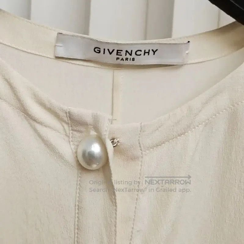 Givenchy Givenchy Summer Cream Silk Short Sleeve Top . Size XS / US 0-2 / IT 36-38 - 4 Thumbnail