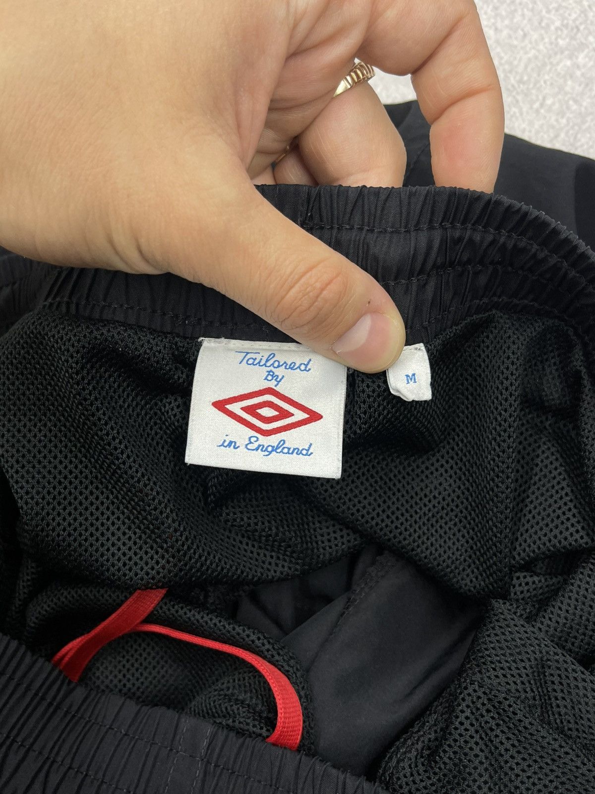 Umbro Vintage Umbro England Black Football Shorts Y2K Soccer Size US 32 / EU 48 - 7 Thumbnail