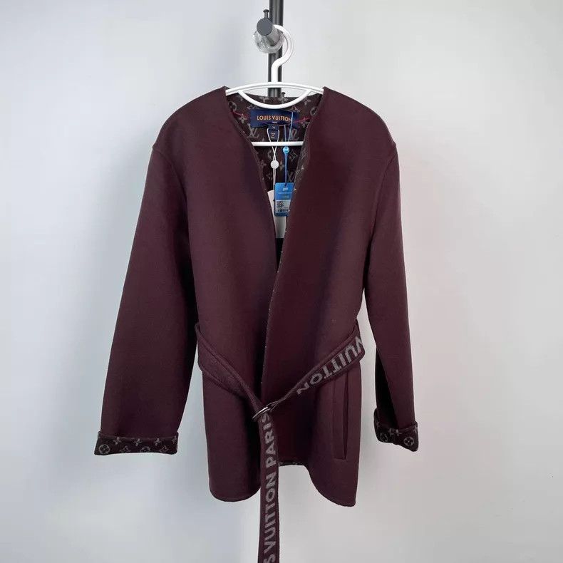 Louis Vuitton Louis Vuitton Burgundy medium length coat with full print Size XS / US 0-2 / IT 36-38 - 1 Thumbnail