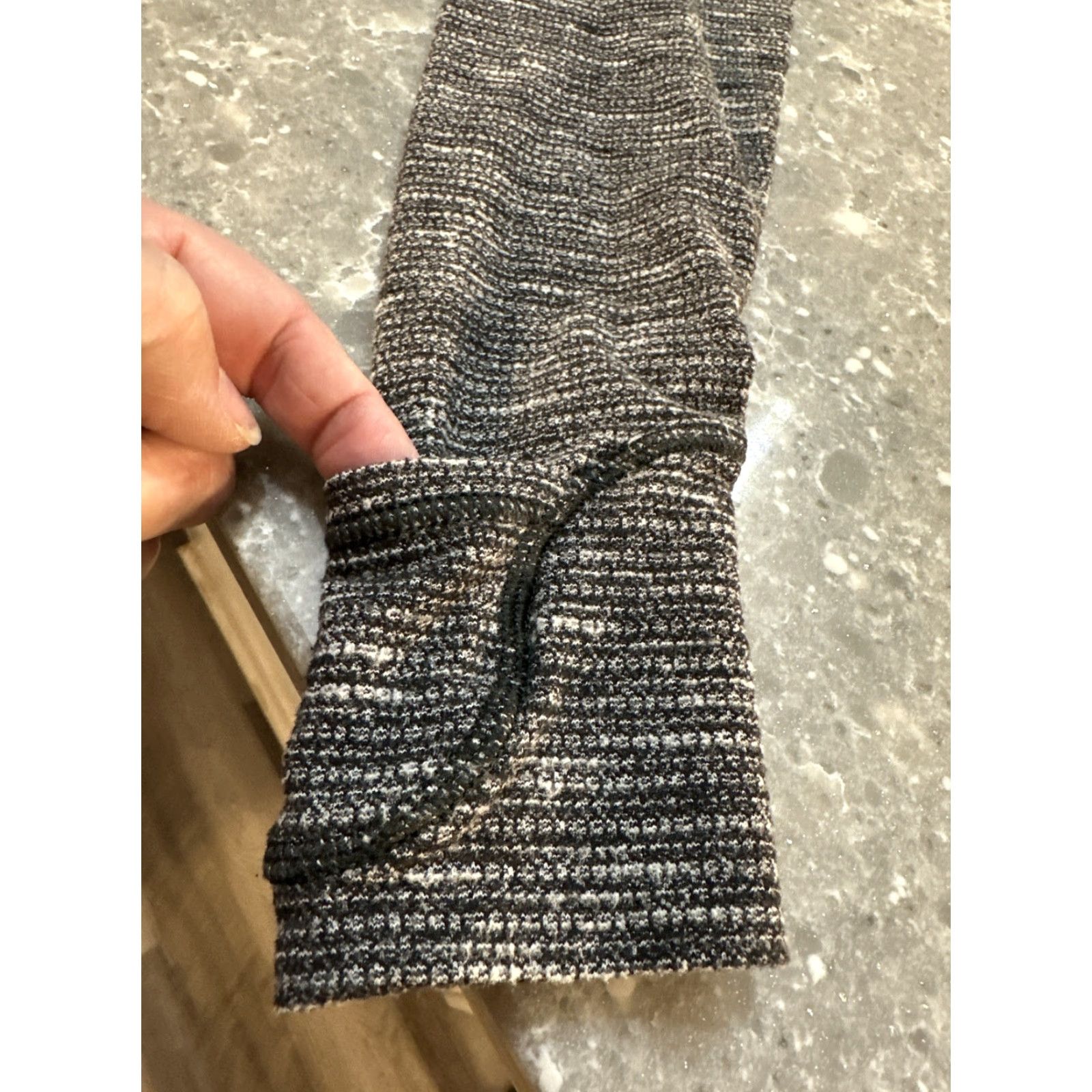 Lululemon Lululemon Think Fast Women’s 1/4 Zip Pullover Shirt Adult Size 4 Black Heathered Pocket Quilt Zip Pullover Women Think Fast Size S / US 4 / IT 40 - 7 Thumbnail