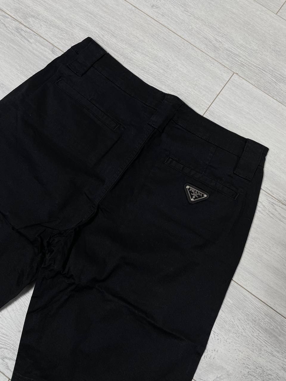 Prada logo-plaque shorts - Black
