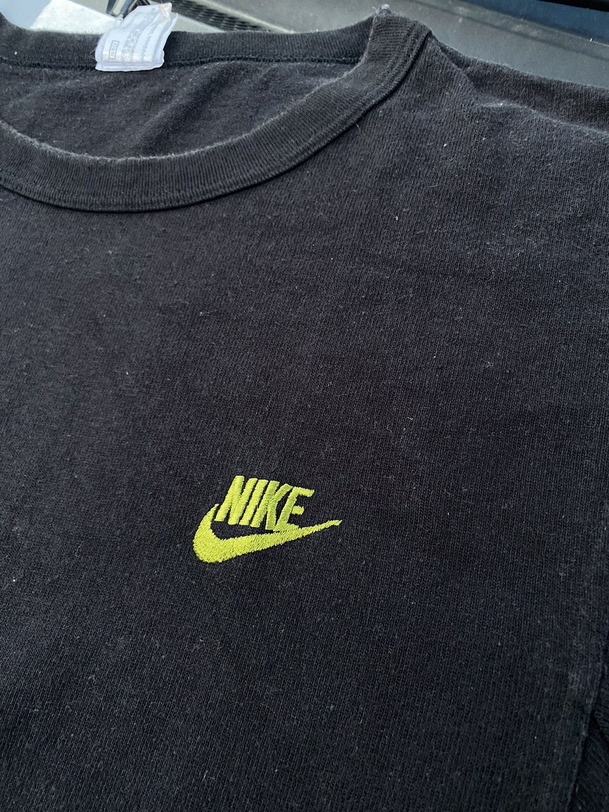 Nike Nike small swoosh vintage black tshirt boxy fit Size US L / EU 52-54 / 3 - 3 Thumbnail