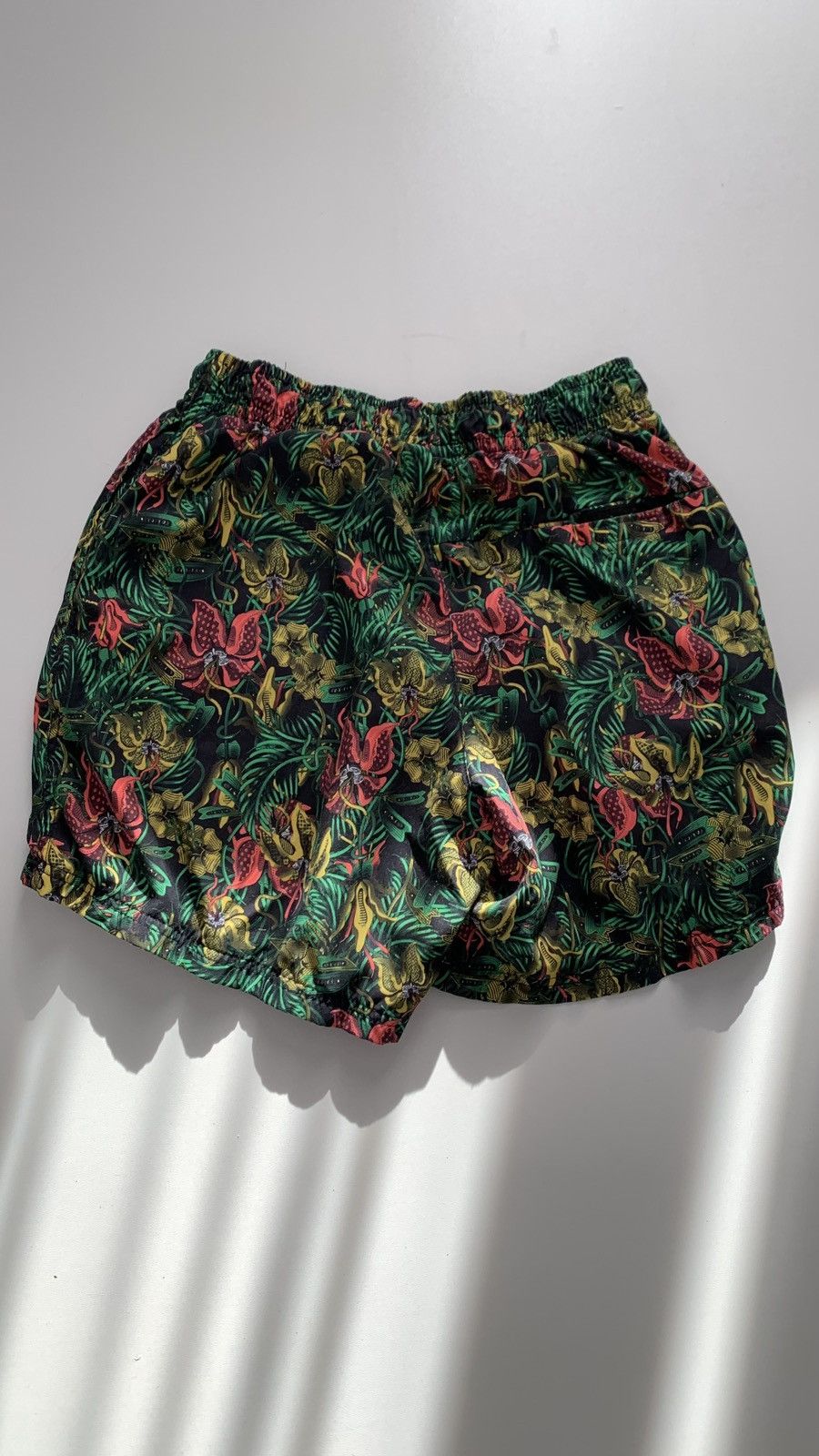 Nike Nike Shorts Flower Allover Print Hawaiian Tour Yellow Size M Size US 33 - 2 Thumbnail