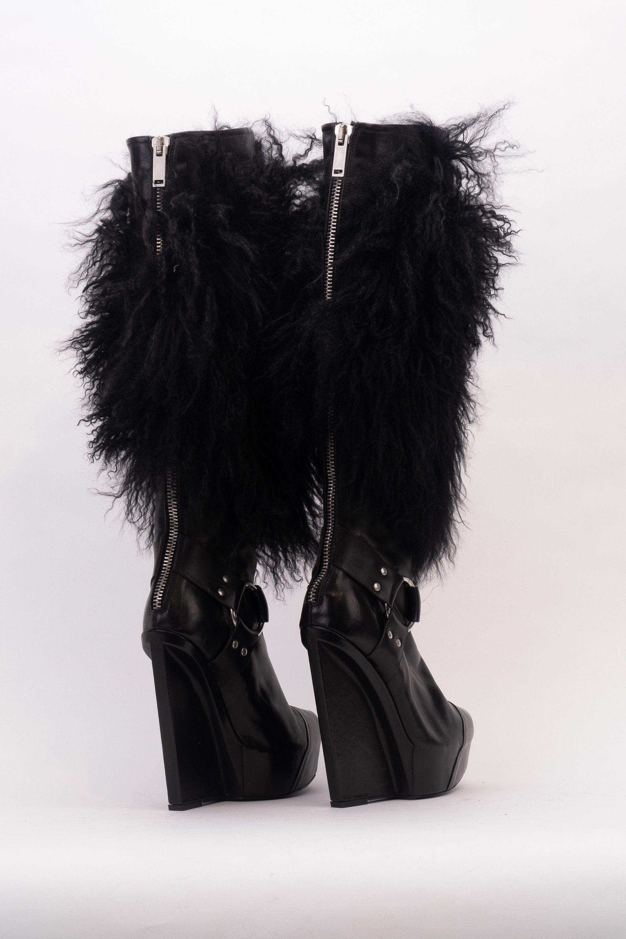 Gareth Pugh Gareth Pugh leather boots with Mongolian fur EU 38.5 Size US 8.5 / IT 38.5 - 2 Thumbnail