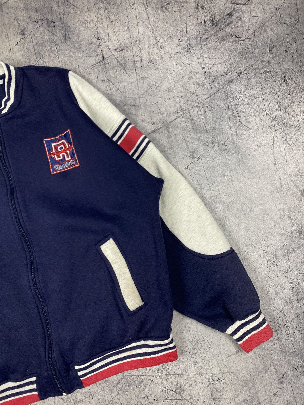 Reebok Vintage Reebok Athletic Training Bog Logo Bomber Jacket Size US L / EU 52-54 / 3 - 7 Thumbnail