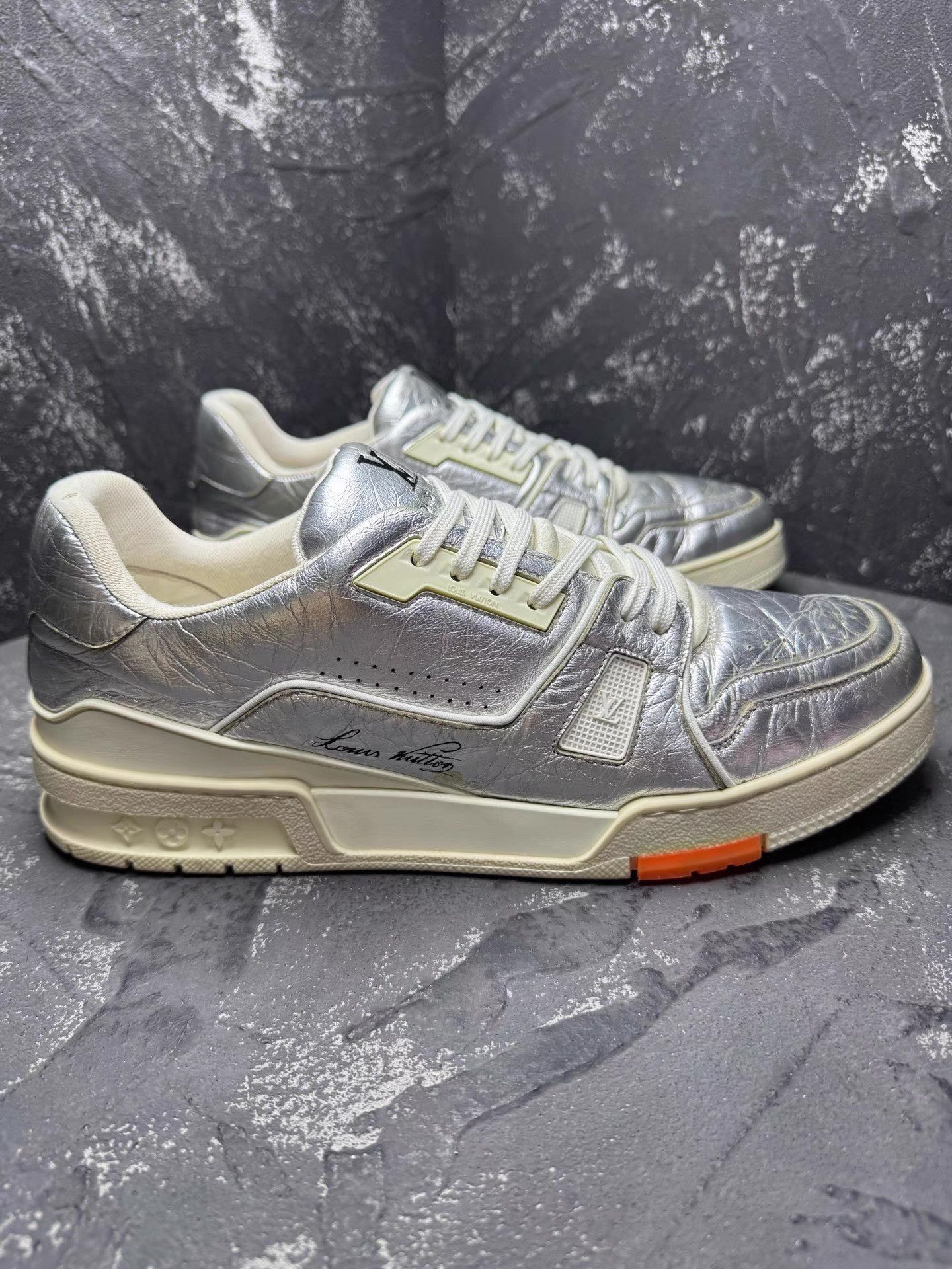 Louis Vuitton LV Trainer Silver Foil Sneakers Q10 Size US 10 / EU 43 - 6 Thumbnail