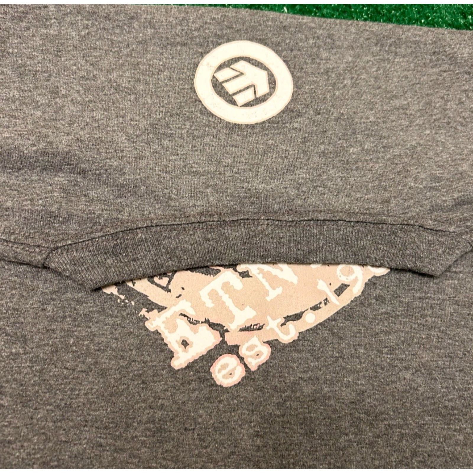 Etnies VINTAGE Etnies Skateboard Skate Tee Logo VTG Shirt Mens M Gray 90s Y2K Skate Punk Grunge Hip Hop Logo Shirt Mens Size US M / EU 48-50 / 2 - 3 Thumbnail
