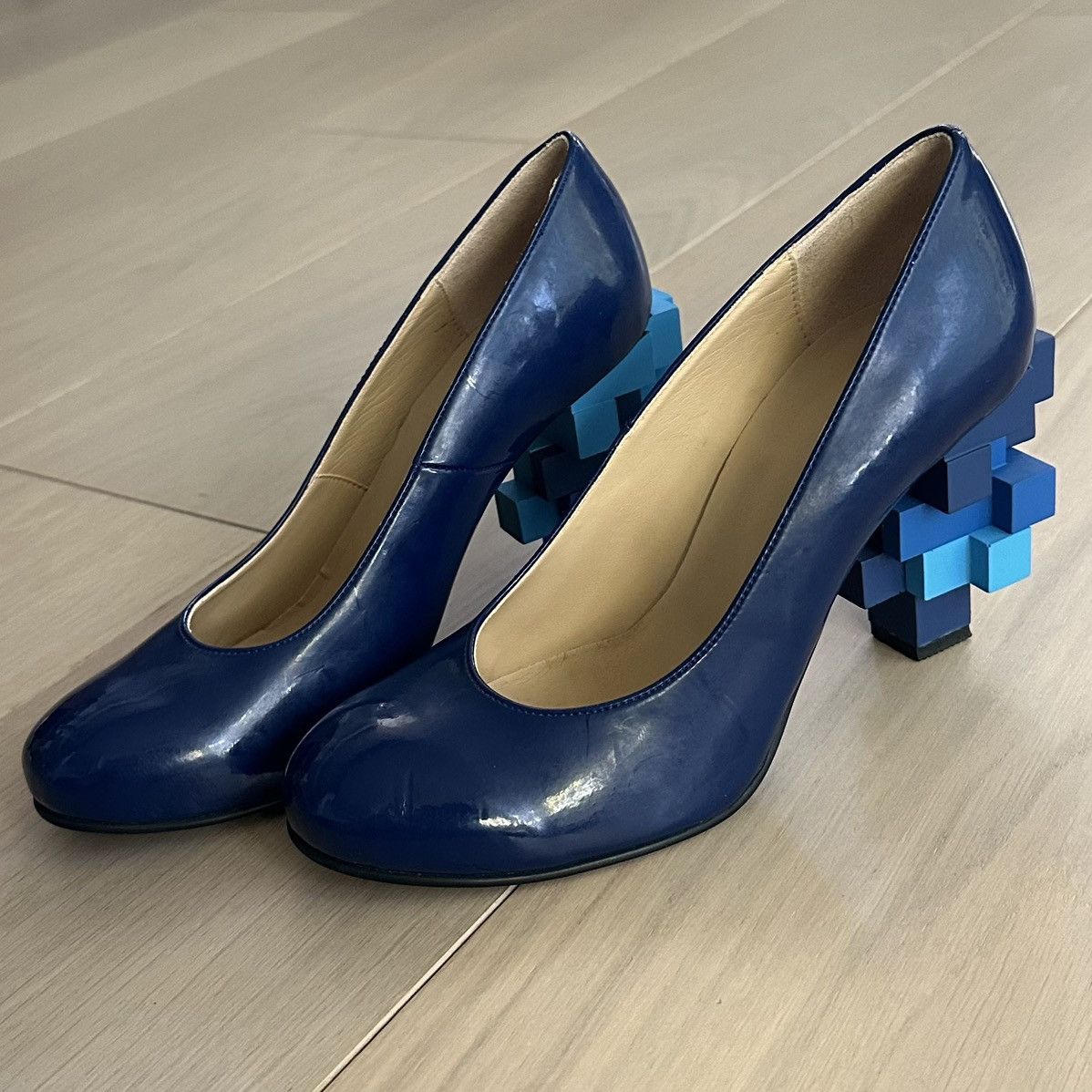 ANREALAGE AW2011 Pixelated Pumps Size US 6.5 / IT 36.5 - 3 Thumbnail