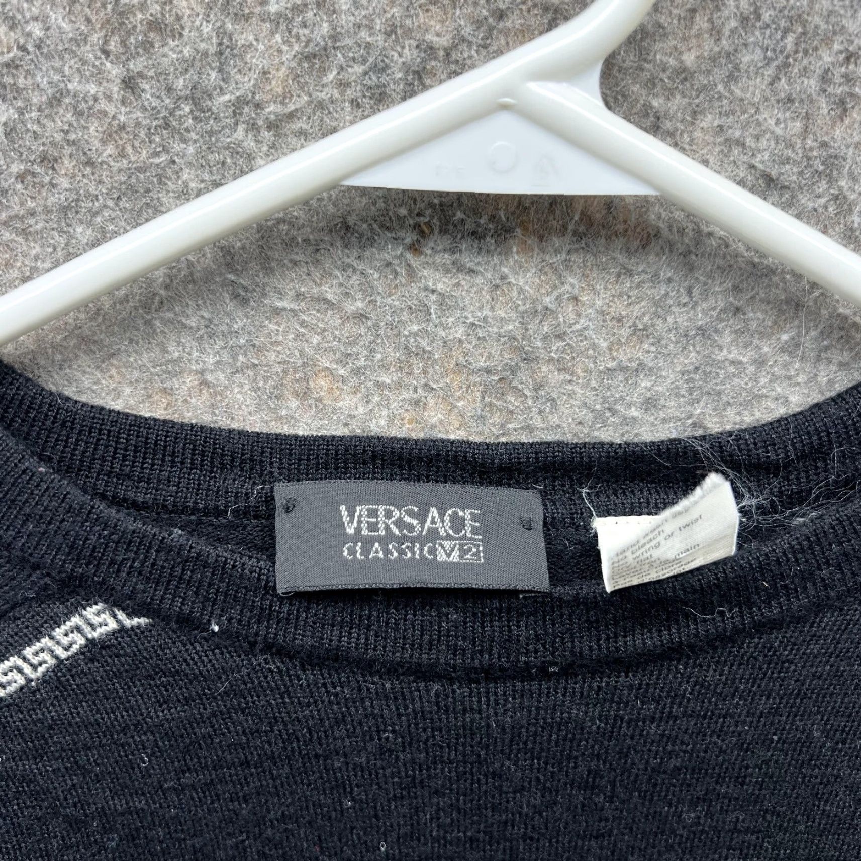 Versace VINTAGE Versace Sweater Men Large Black Pullover Crewneck Classic V2 Pure Wool Italy Size US L / EU 52-54 / 3 - 4 Thumbnail