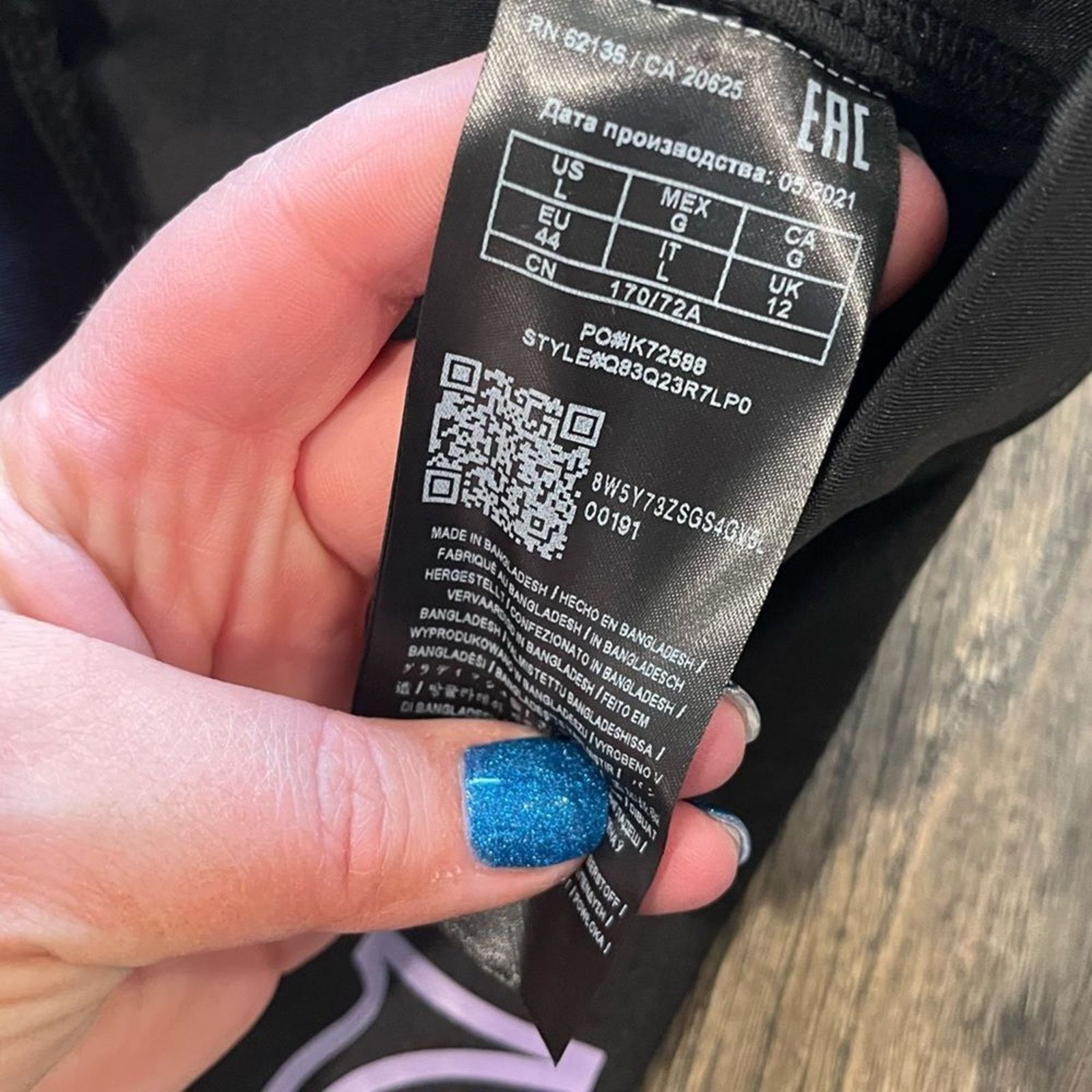 Guess NWOT Guess Black Cropped Capri Leggings Logo Print Size L Size 31" - 7 Thumbnail