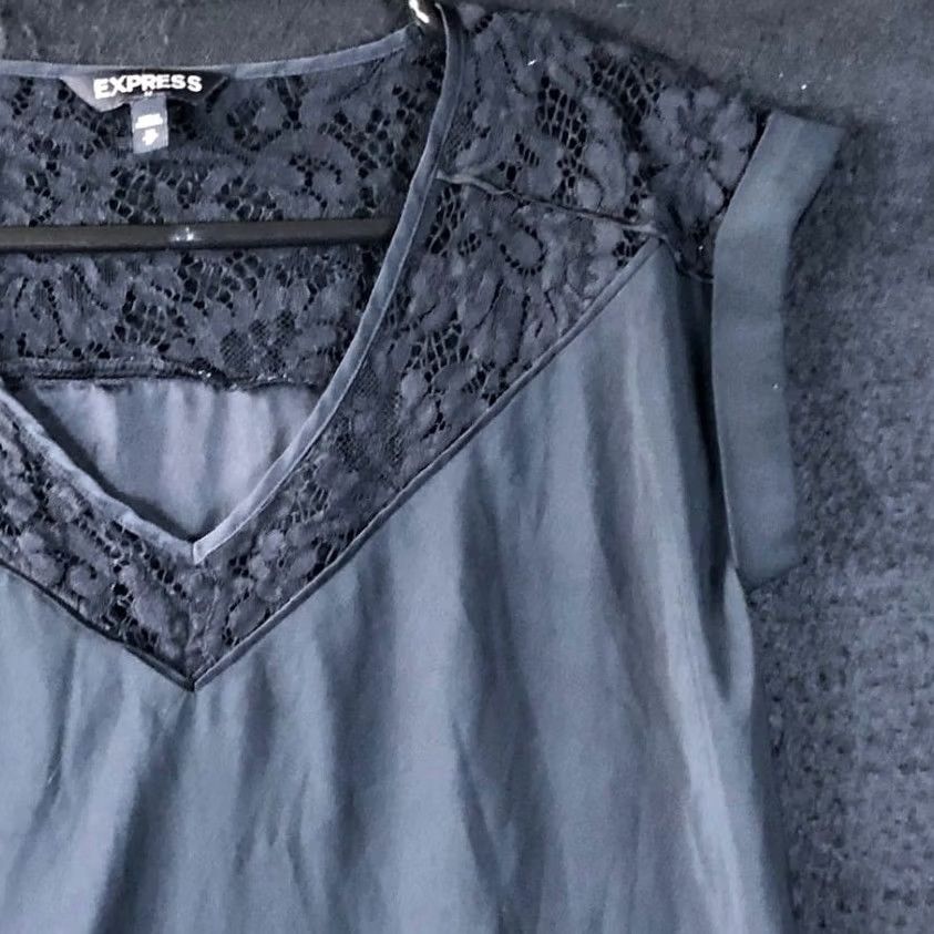 Express Express Blouse Black Lace V Neck Cap Short Sleeve XS Woman | Express | Blouse | Cap Sleeve | V-Neck | Black | XS | Women Size XS / US 0-2 / IT 36-38 - 5 Thumbnail