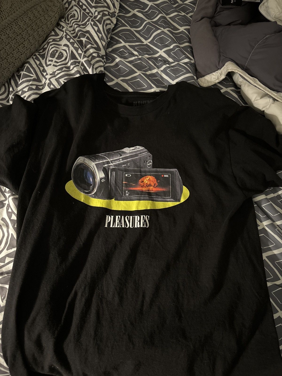 Pleasures Pleasures camera t shirt Size US L / EU 52-54 / 3 - 2 Thumbnail