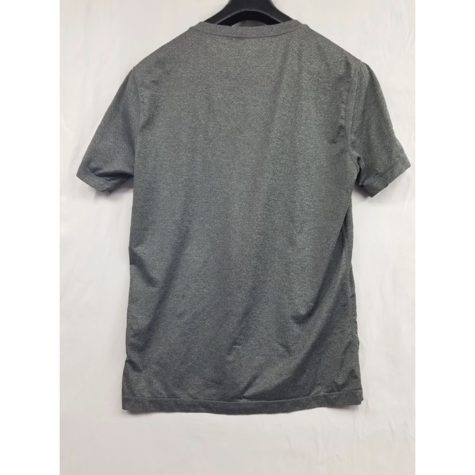 Vuori Vuori T-Shirt Tradewind Performance Tee Short Sleeve Stretch Men Size M Gray solid Crew Neck Activewear Logo Size US M / EU 48-50 / 2 - 2 Thumbnail