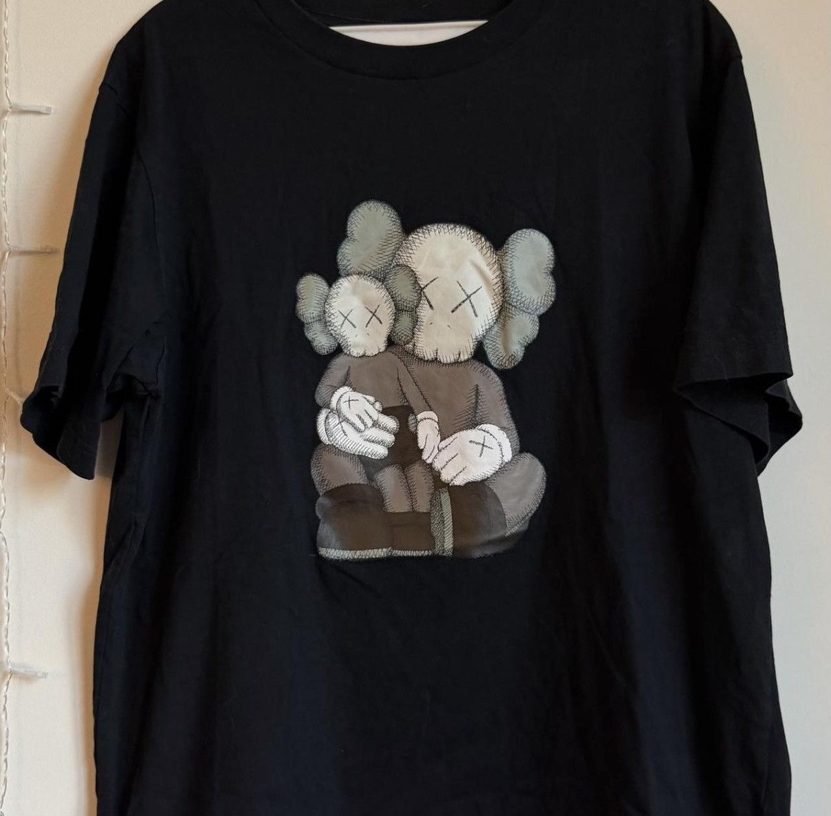 Kaws KawsxUniqlo Black Tee Size US L / EU 52-54 / 3 - 1 Thumbnail