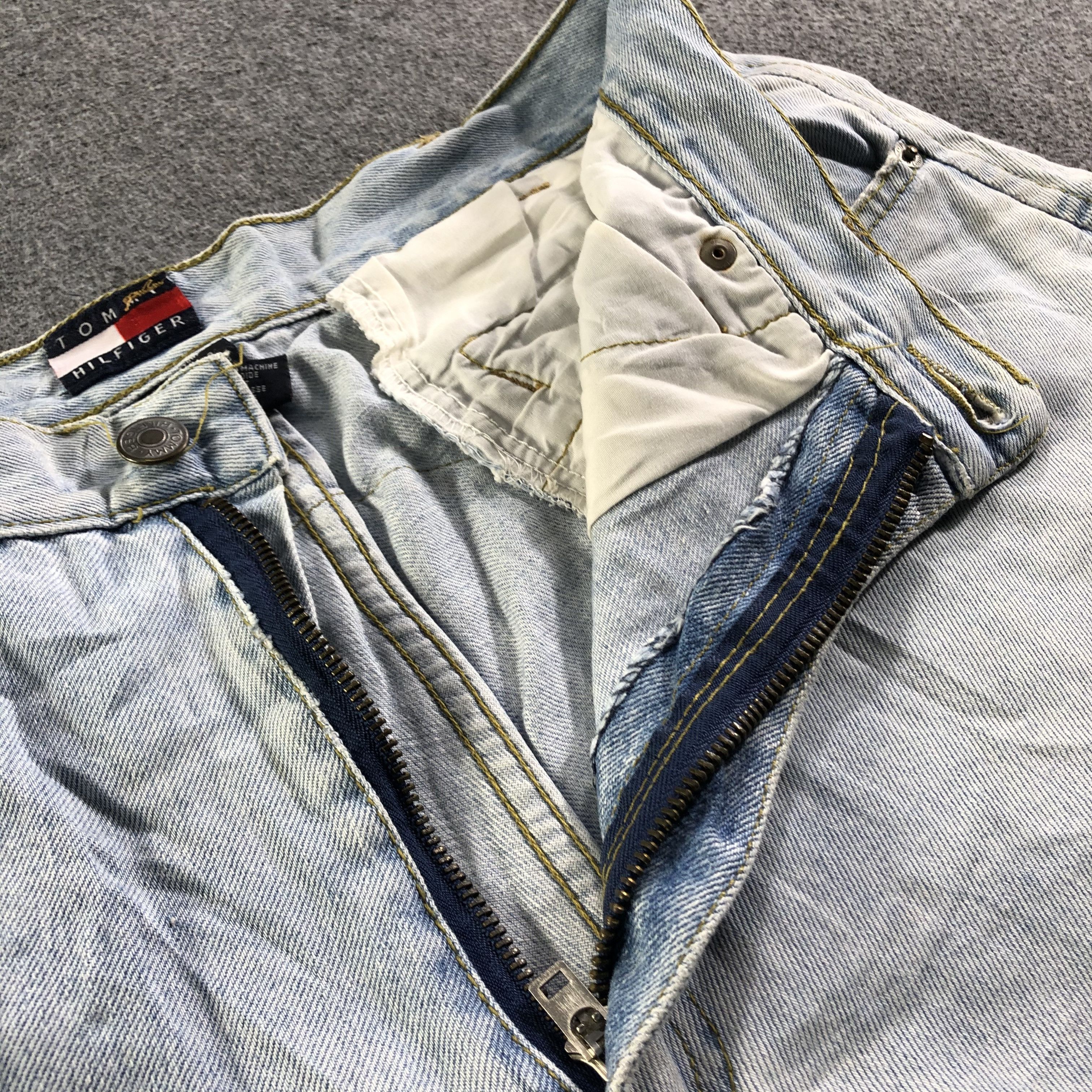 Tommy Hilfiger × Vintage Vintage Light Wash Tommy Hilfiger Jeans-J3914 Size US 31 - 8 Thumbnail