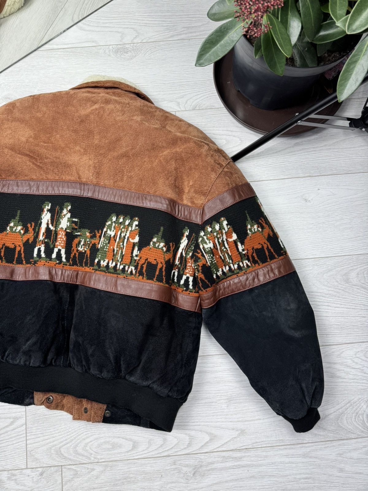 Vintage Vintage Suede Navajo Aztec Shearling Leather Jacket Bomber Size US L / EU 52-54 / 3 - 11 Thumbnail