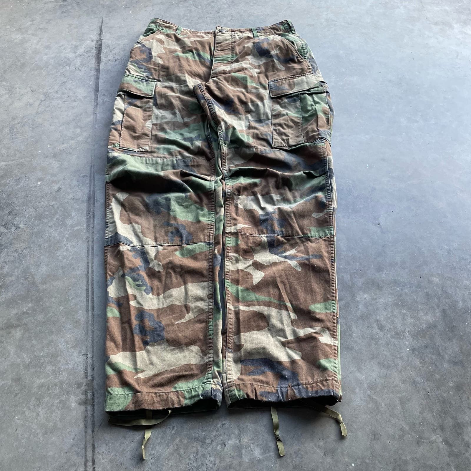 Vintage VINTAGY BAGGY CAMO MILITARY CARGO PARACHUTE PANTS 32X32 Size US 32 / EU 48 - 2 Thumbnail