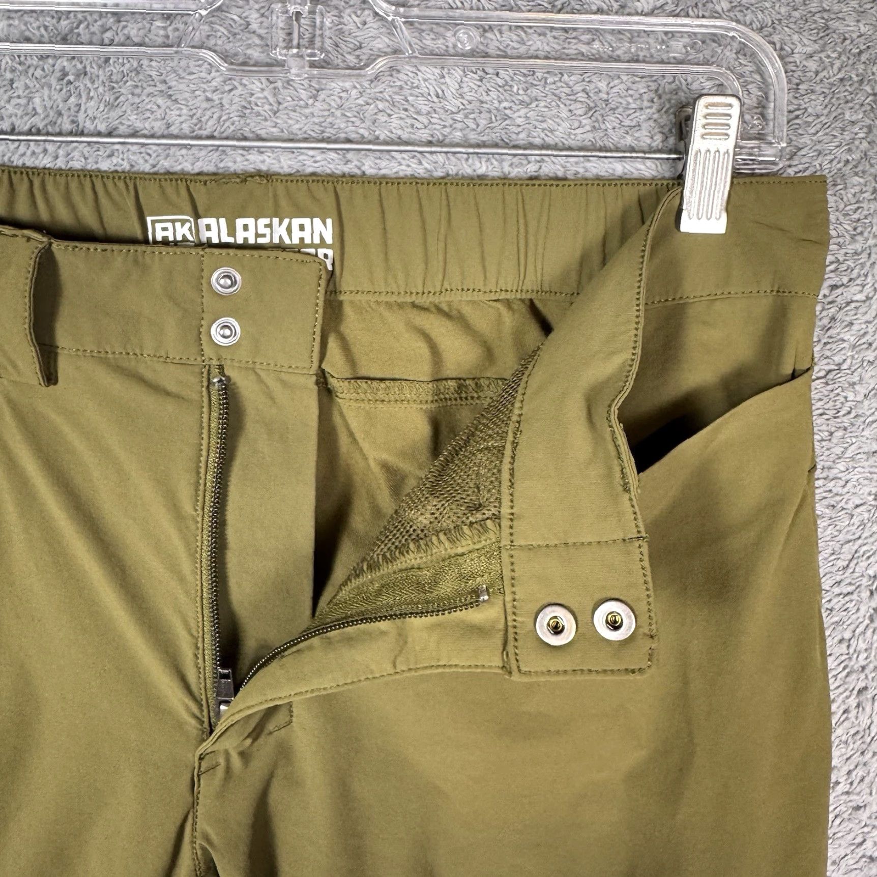 Vintage Alaskan Hardgear Pants Mens 34x32 Roadless Standard Softshell Cargo Hike 91322 Mens Pants Cargo Pockets Green 34in Inseam 32in Regular MSR 91322 Size US 34 / EU 50 - 5 Thumbnail